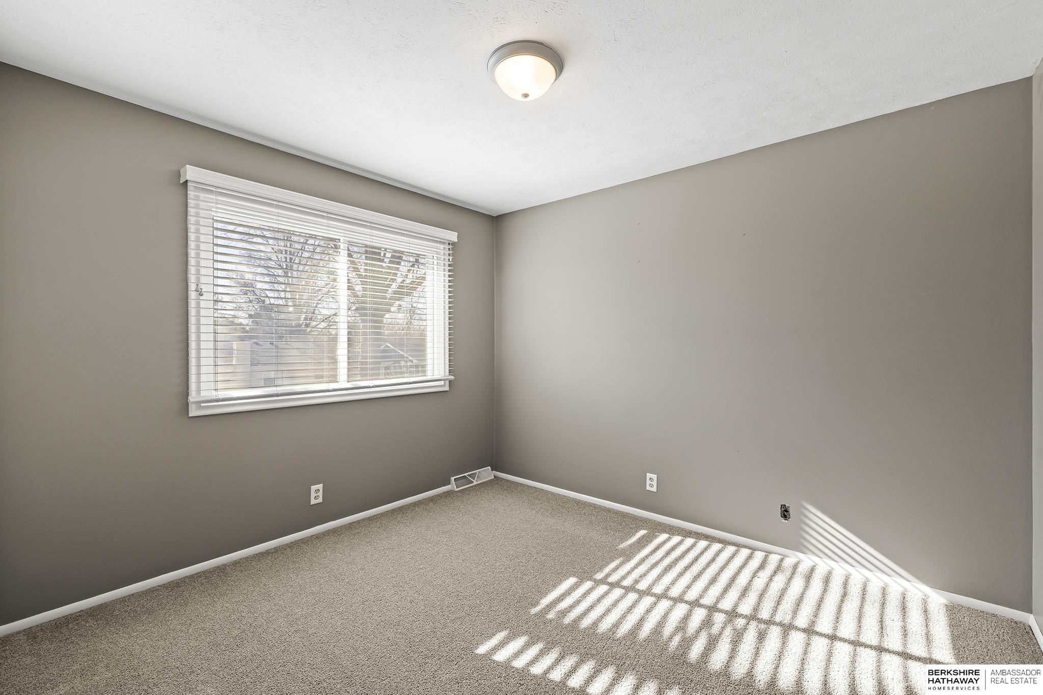 Omaha, Nebraska 68144, United States, 4 Bedrooms Bedrooms, ,3 BathroomsBathrooms,Residential,Pending,11808