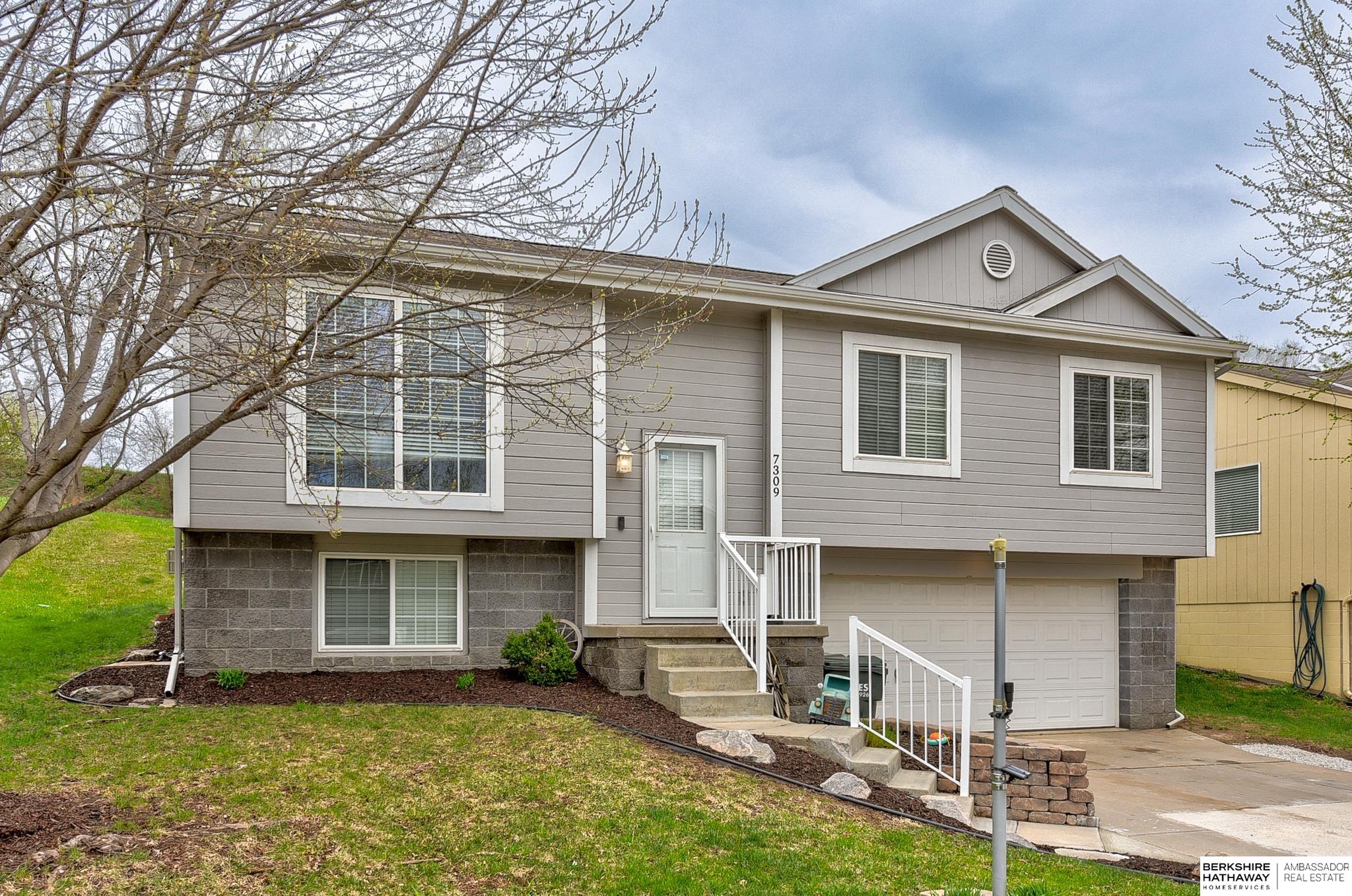 Omaha, Nebraska 68122, United States, 3 Bedrooms Bedrooms, ,2 BathroomsBathrooms,Residential,Pending,113480