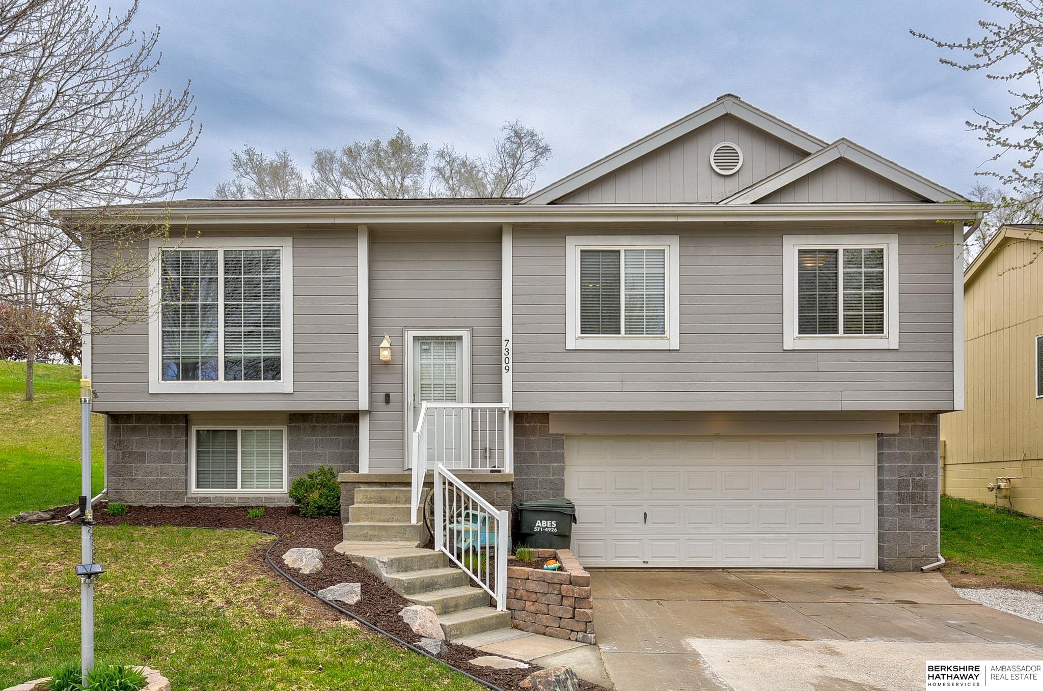 Omaha, Nebraska 68122, United States, 3 Bedrooms Bedrooms, ,2 BathroomsBathrooms,Residential,Pending,113480