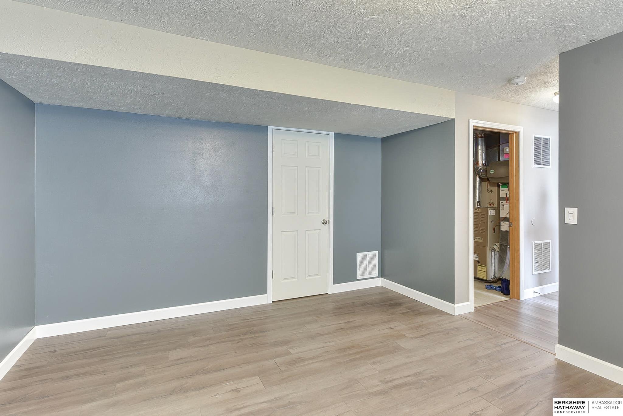 Omaha, Nebraska 68122, United States, 3 Bedrooms Bedrooms, ,2 BathroomsBathrooms,Residential,Pending,113480