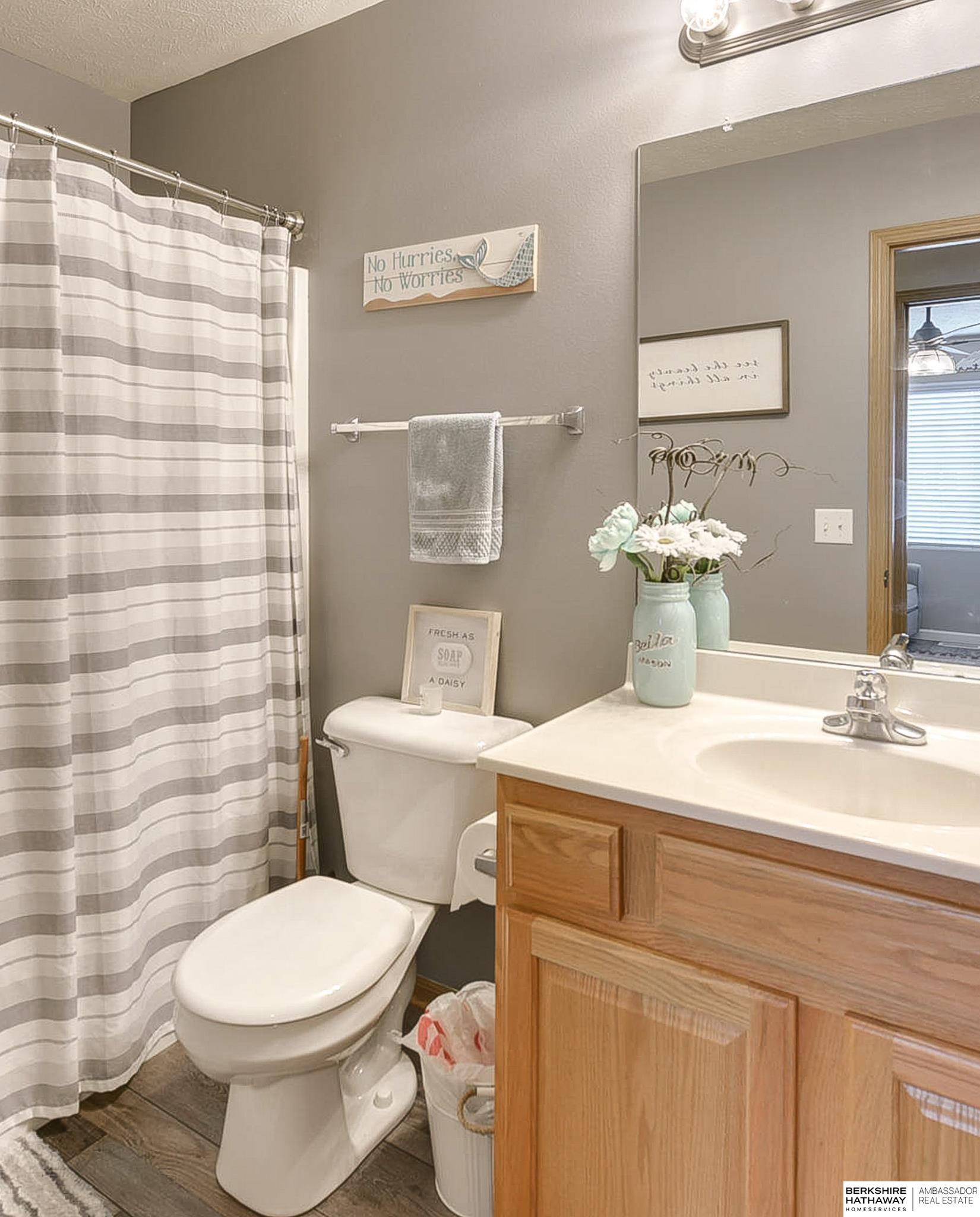 Omaha, Nebraska 68122, United States, 3 Bedrooms Bedrooms, ,2 BathroomsBathrooms,Residential,Pending,113480