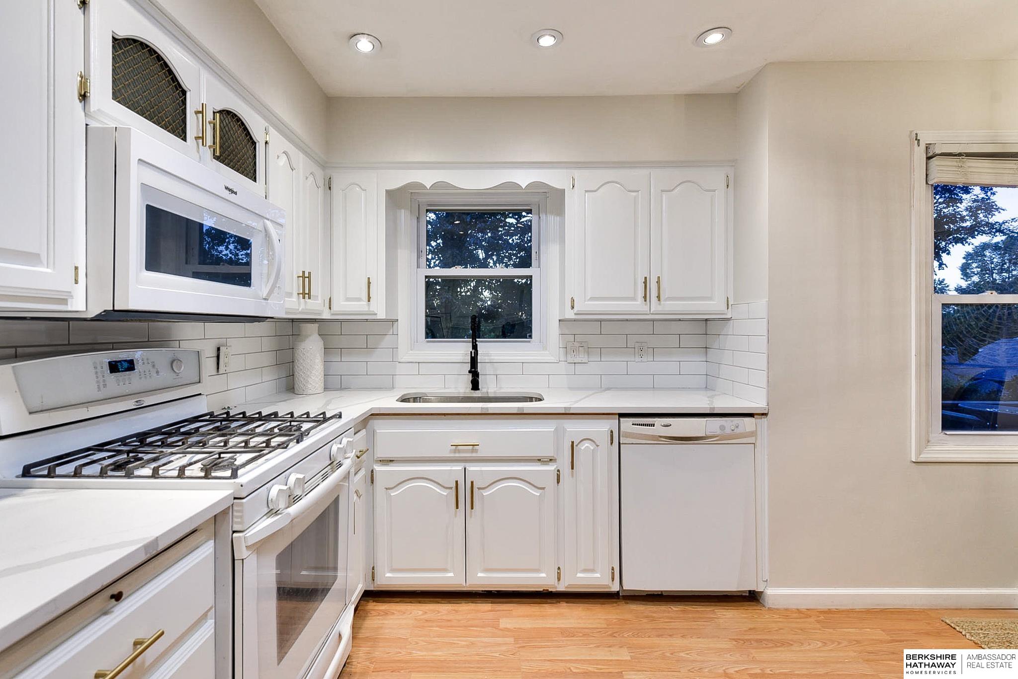 Omaha, Nebraska 68144, United States, 3 Bedrooms Bedrooms, ,3 BathroomsBathrooms,Residential,Pending,16295