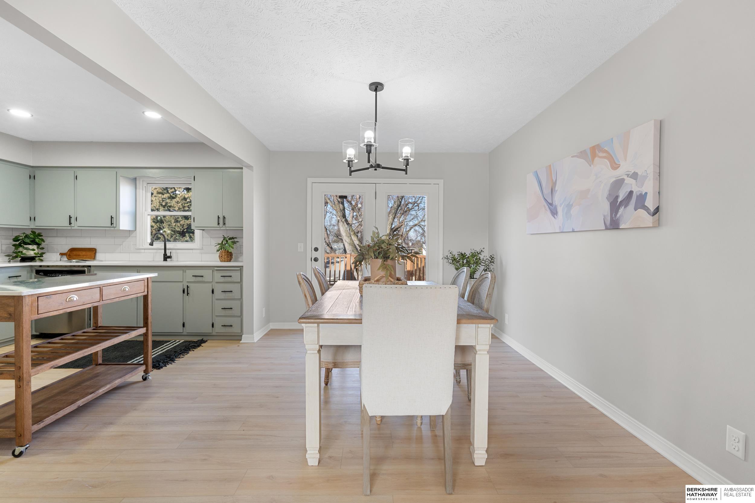 Omaha, Nebraska 68114, United States, 3 Bedrooms Bedrooms, ,3 BathroomsBathrooms,Residential,Pending,86997