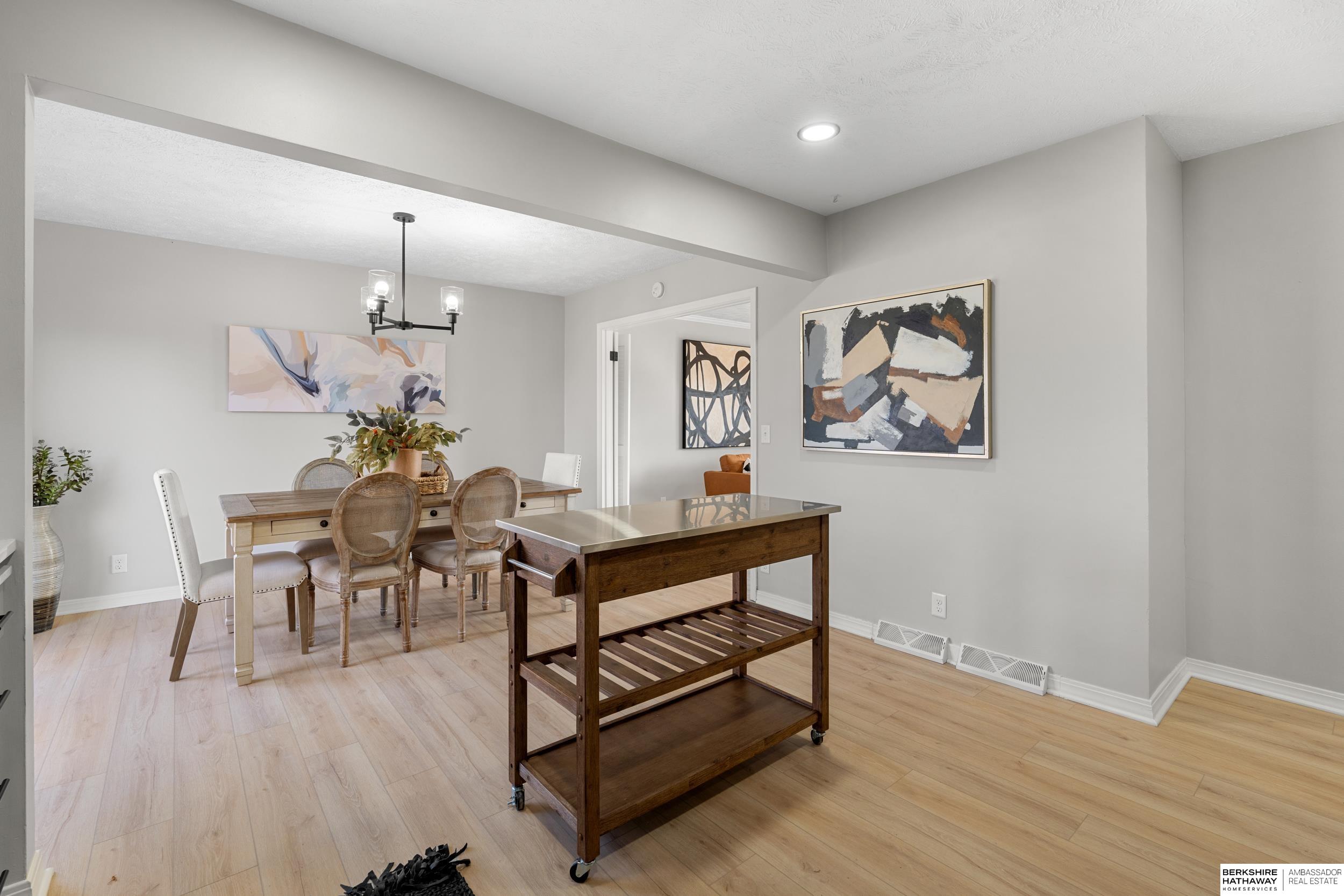 Omaha, Nebraska 68114, United States, 3 Bedrooms Bedrooms, ,3 BathroomsBathrooms,Residential,Pending,86997