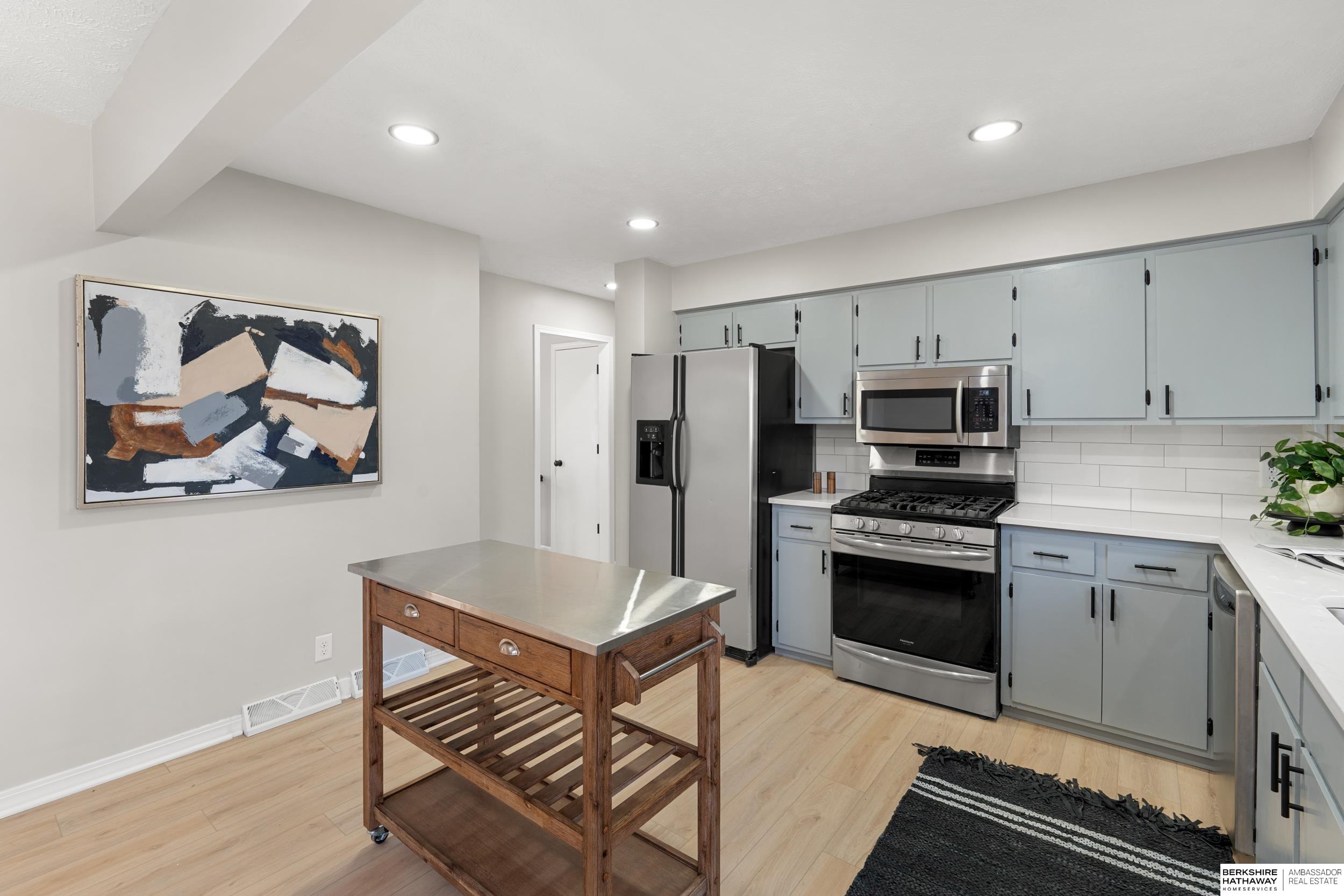 Omaha, Nebraska 68114, United States, 3 Bedrooms Bedrooms, ,3 BathroomsBathrooms,Residential,Pending,86997