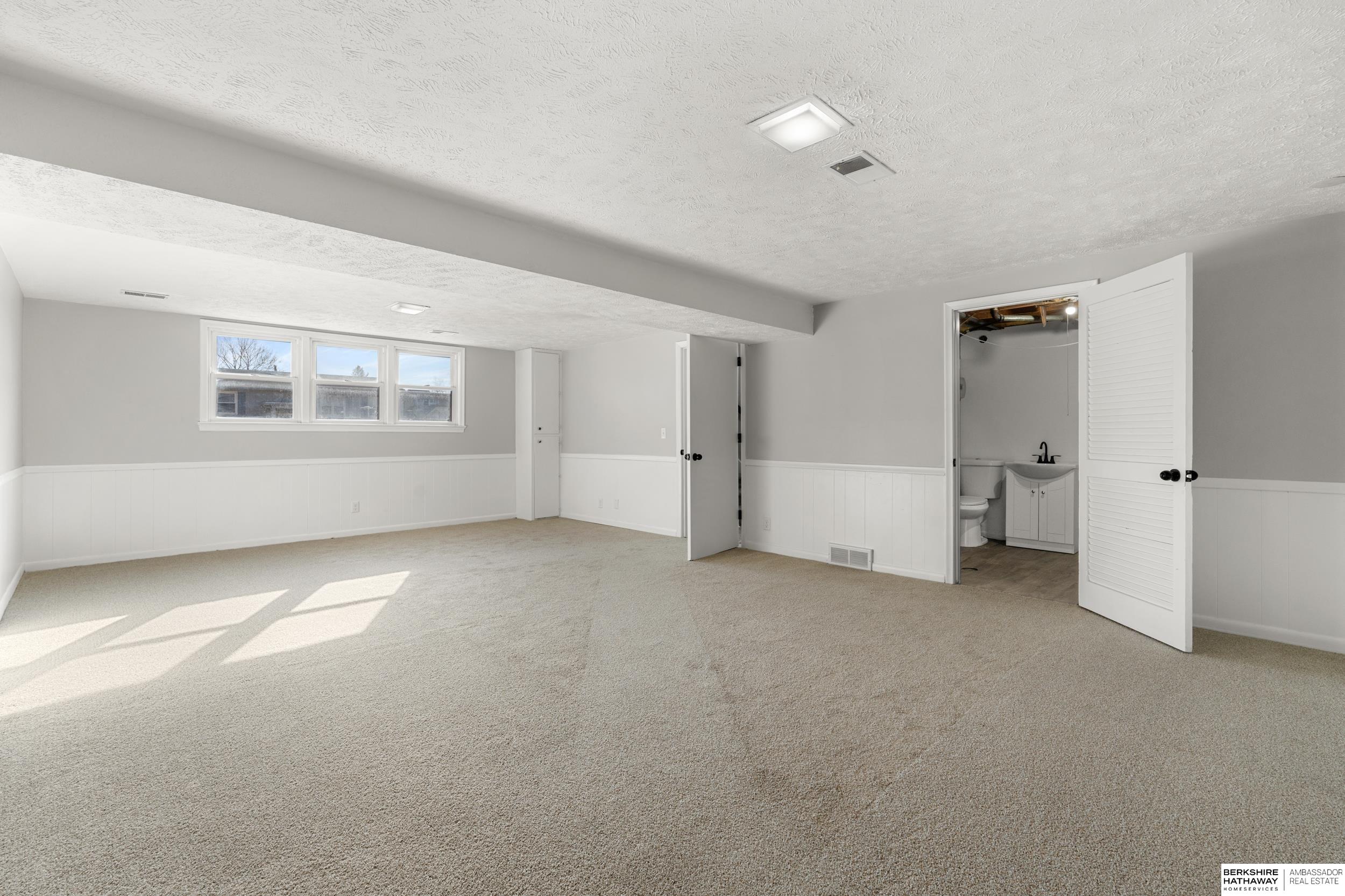 Omaha, Nebraska 68114, United States, 3 Bedrooms Bedrooms, ,3 BathroomsBathrooms,Residential,Pending,86997