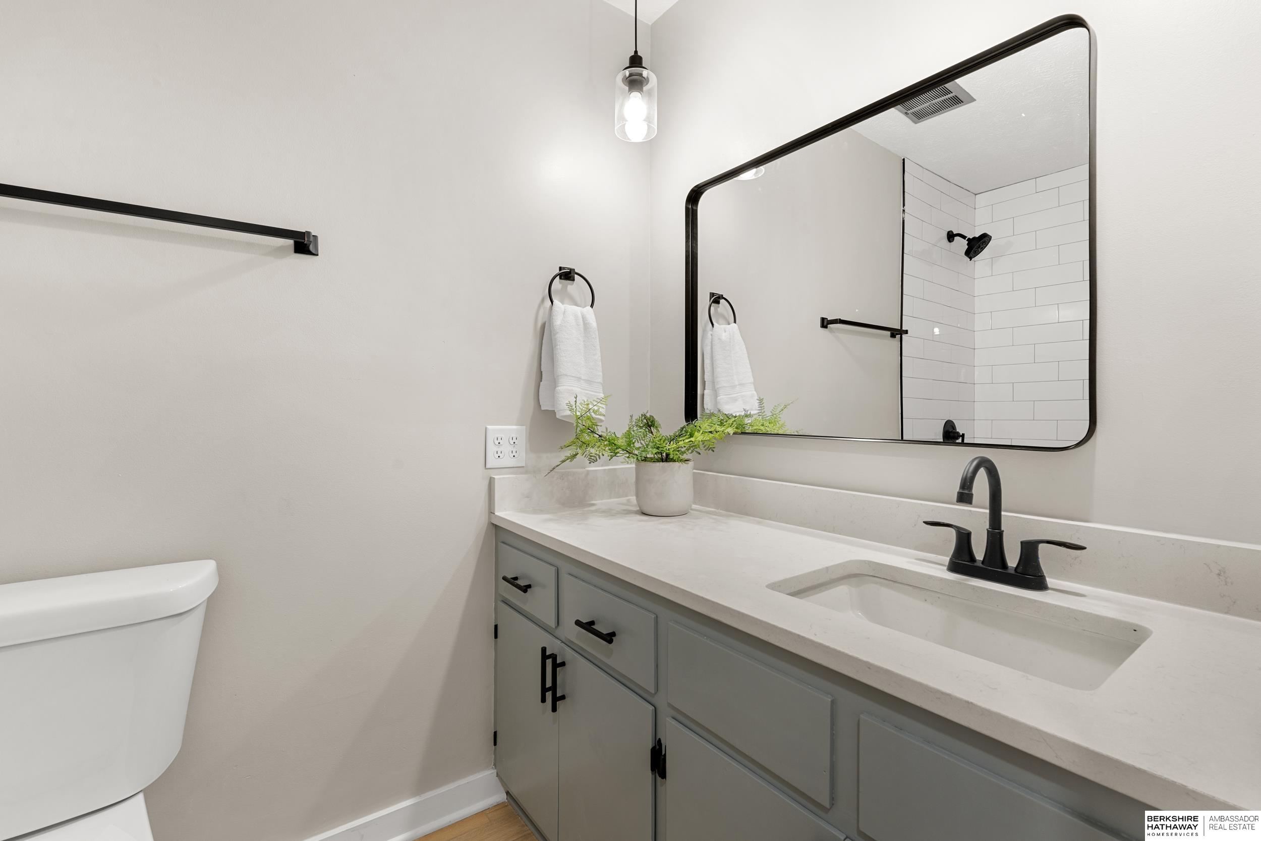 Omaha, Nebraska 68114, United States, 3 Bedrooms Bedrooms, ,3 BathroomsBathrooms,Residential,Pending,86997