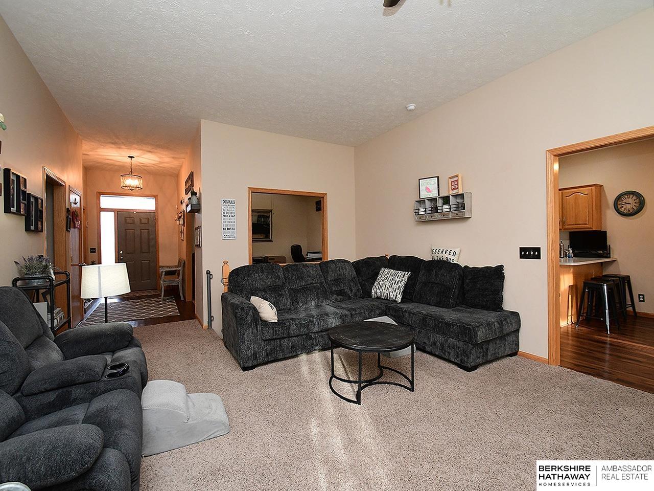 La Vista, Nebraska 68128, United States, 4 Bedrooms Bedrooms, ,3 BathroomsBathrooms,Residential,Active,9335