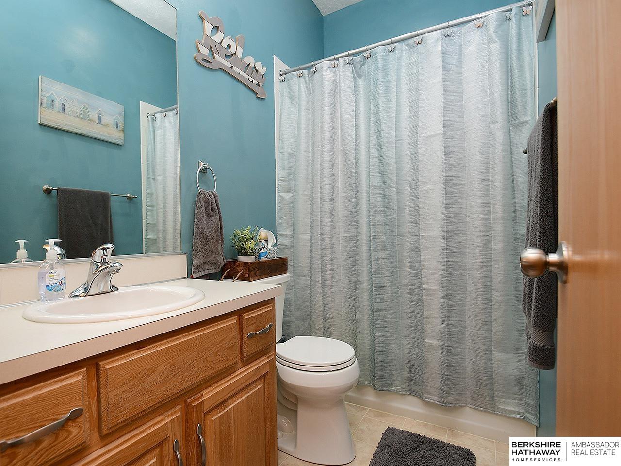 La Vista, Nebraska 68128, United States, 4 Bedrooms Bedrooms, ,3 BathroomsBathrooms,Residential,Active,9335