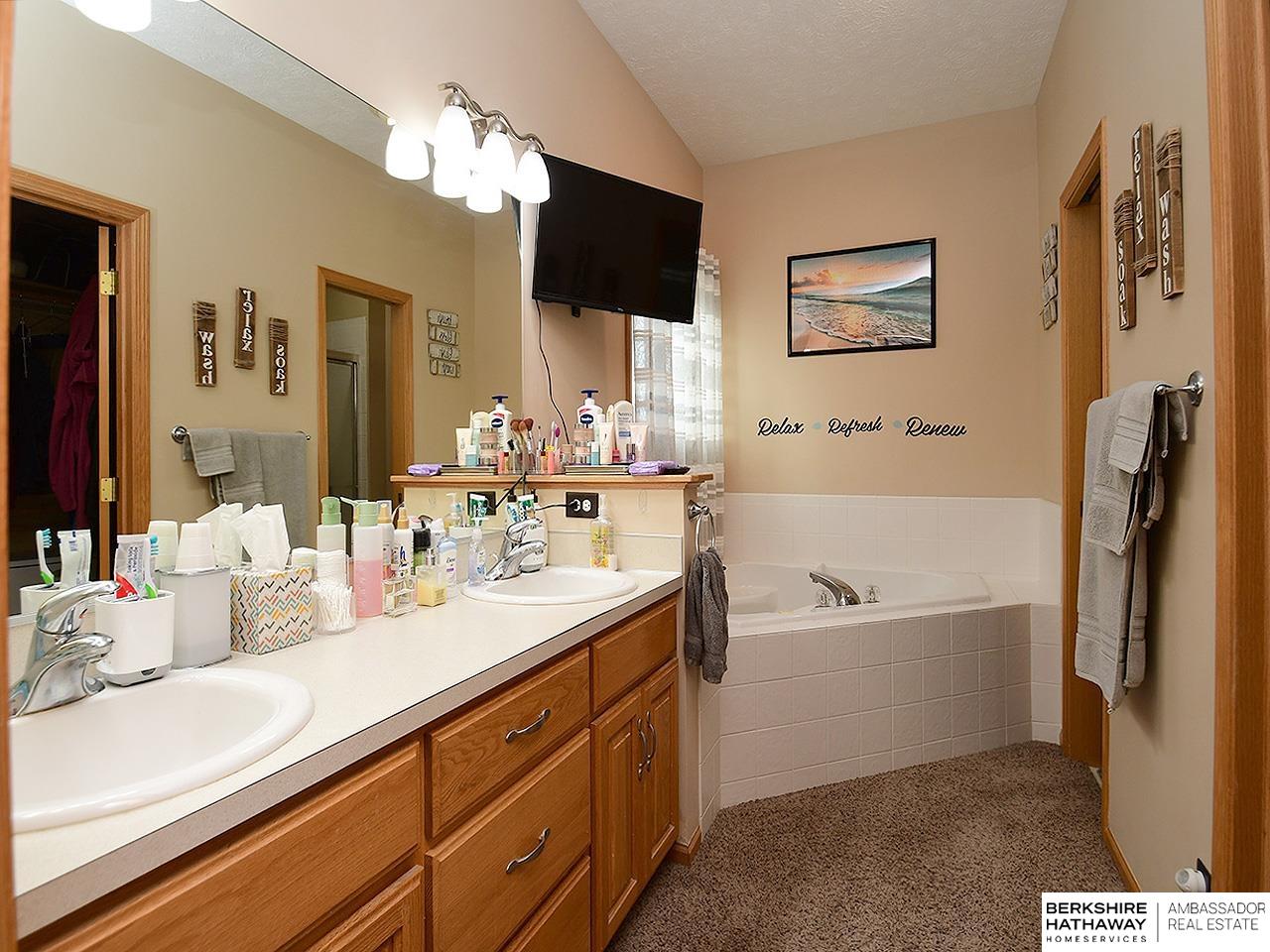 La Vista, Nebraska 68128, United States, 4 Bedrooms Bedrooms, ,3 BathroomsBathrooms,Residential,Active,9335