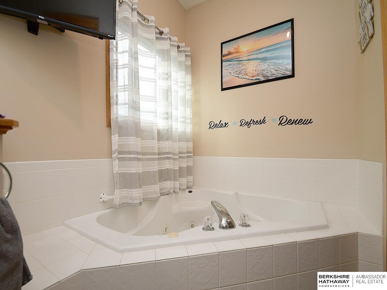 La Vista, Nebraska 68128, United States, 4 Bedrooms Bedrooms, ,3 BathroomsBathrooms,Residential,Active,9335