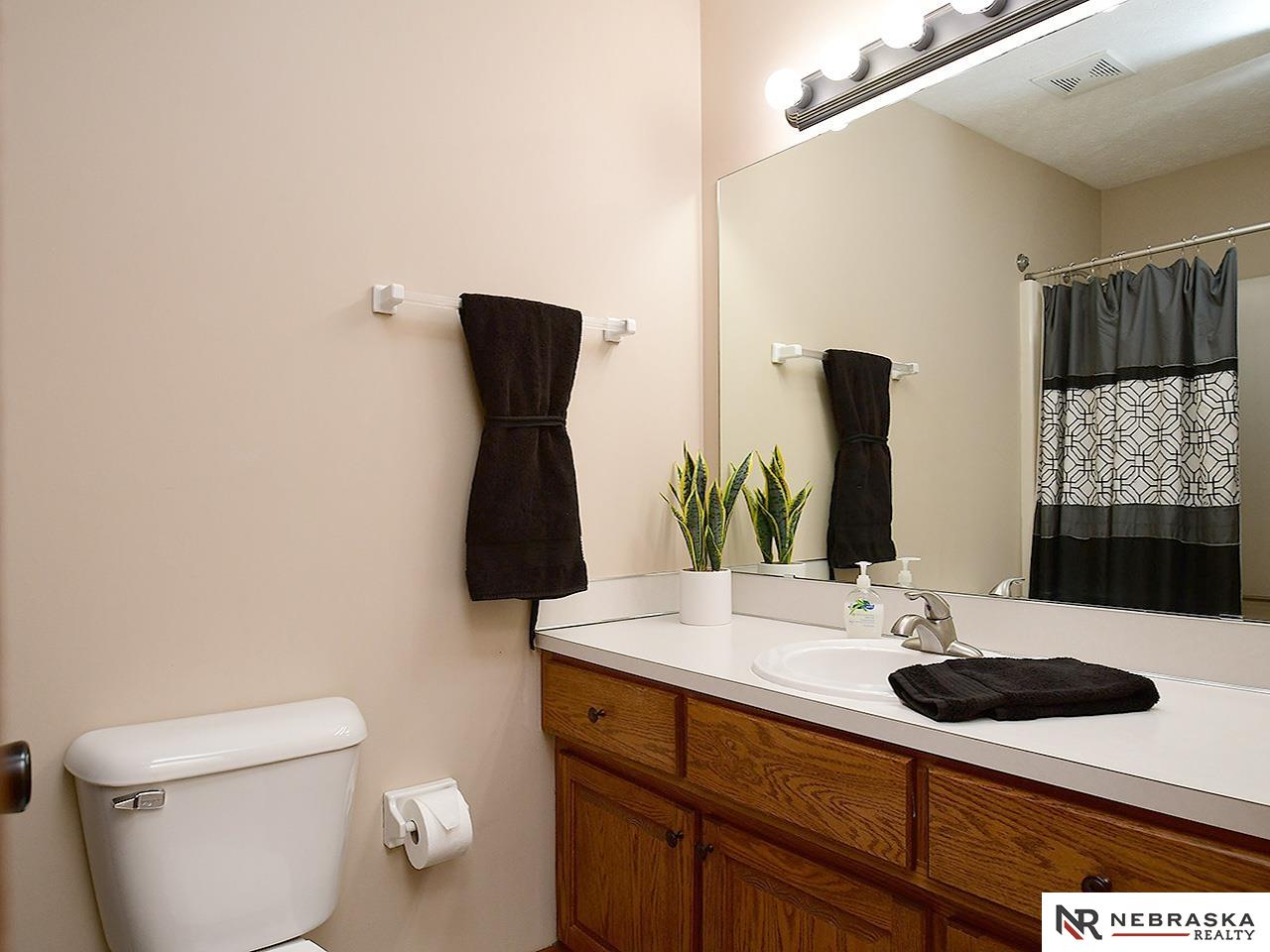 Omaha, Nebraska 68116, United States, 3 Bedrooms Bedrooms, ,3 BathroomsBathrooms,Residential,Pending,111500