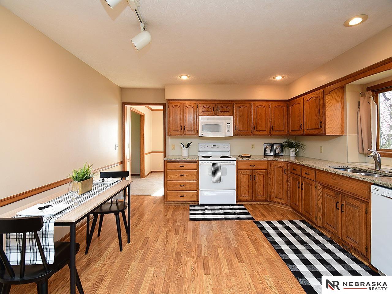 Omaha, Nebraska 68116, United States, 3 Bedrooms Bedrooms, ,3 BathroomsBathrooms,Residential,Pending,111500