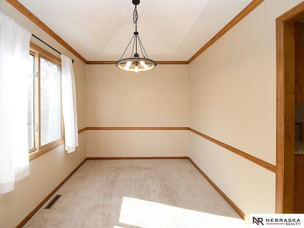 Omaha, Nebraska 68116, United States, 3 Bedrooms Bedrooms, ,3 BathroomsBathrooms,Residential,Pending,111500