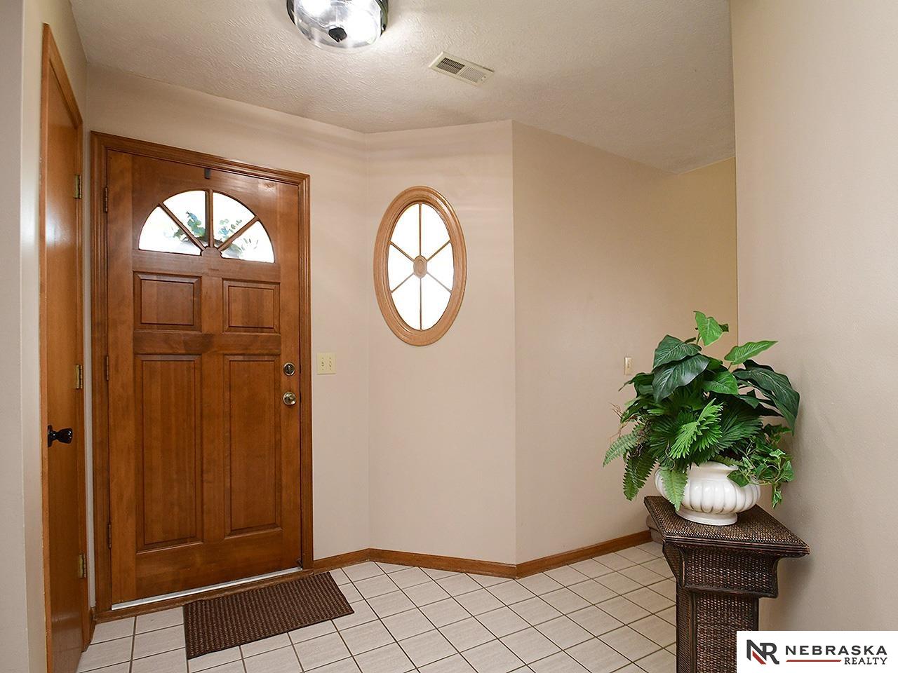 Omaha, Nebraska 68116, United States, 3 Bedrooms Bedrooms, ,3 BathroomsBathrooms,Residential,Pending,111500