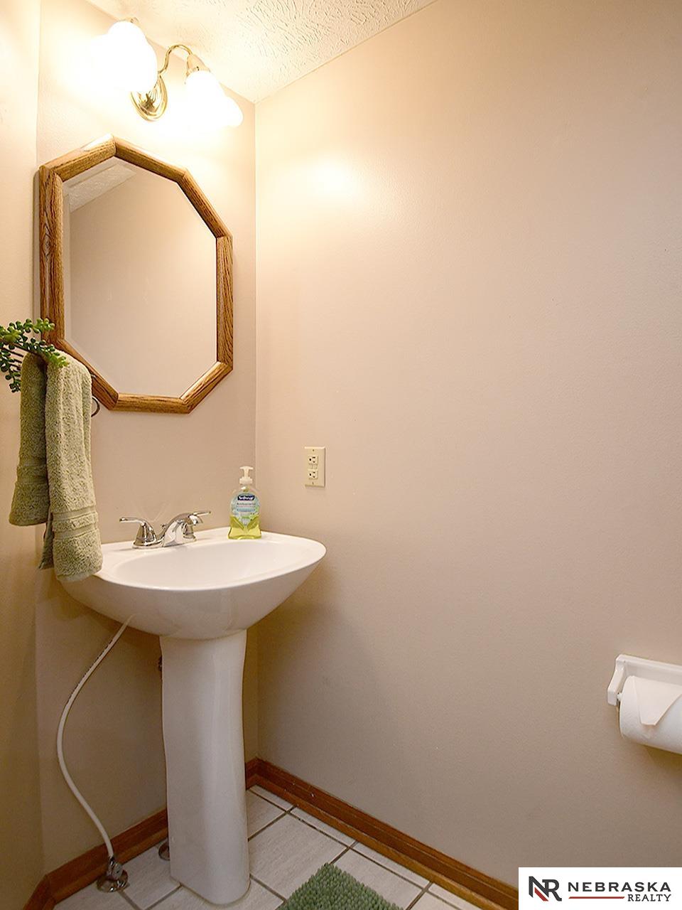 Omaha, Nebraska 68116, United States, 3 Bedrooms Bedrooms, ,3 BathroomsBathrooms,Residential,Pending,111500