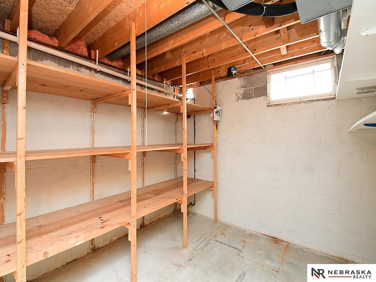 Omaha, Nebraska 68116, United States, 3 Bedrooms Bedrooms, ,3 BathroomsBathrooms,Residential,Pending,111500