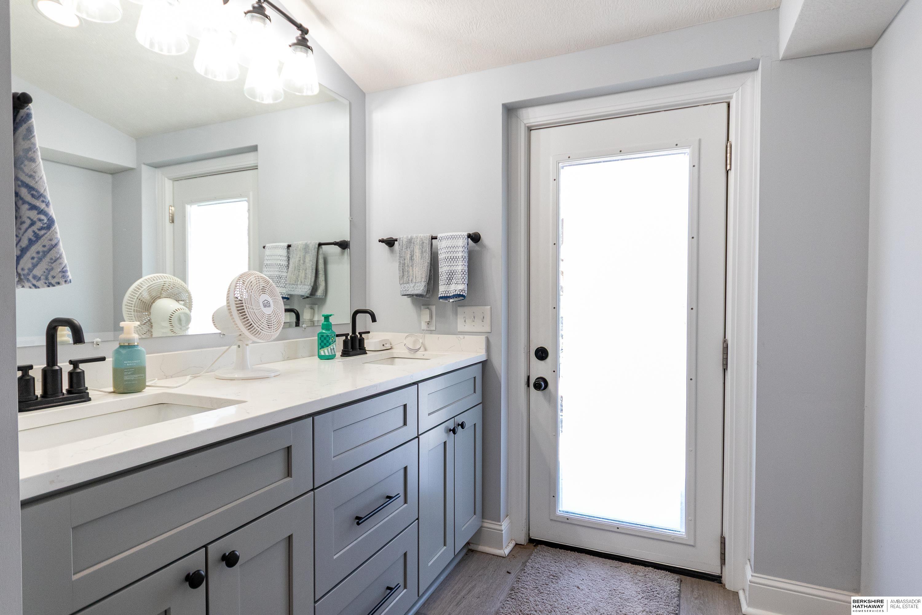 Omaha, Nebraska 68134, United States, 4 Bedrooms Bedrooms, ,2 BathroomsBathrooms,Residential,Active,104392