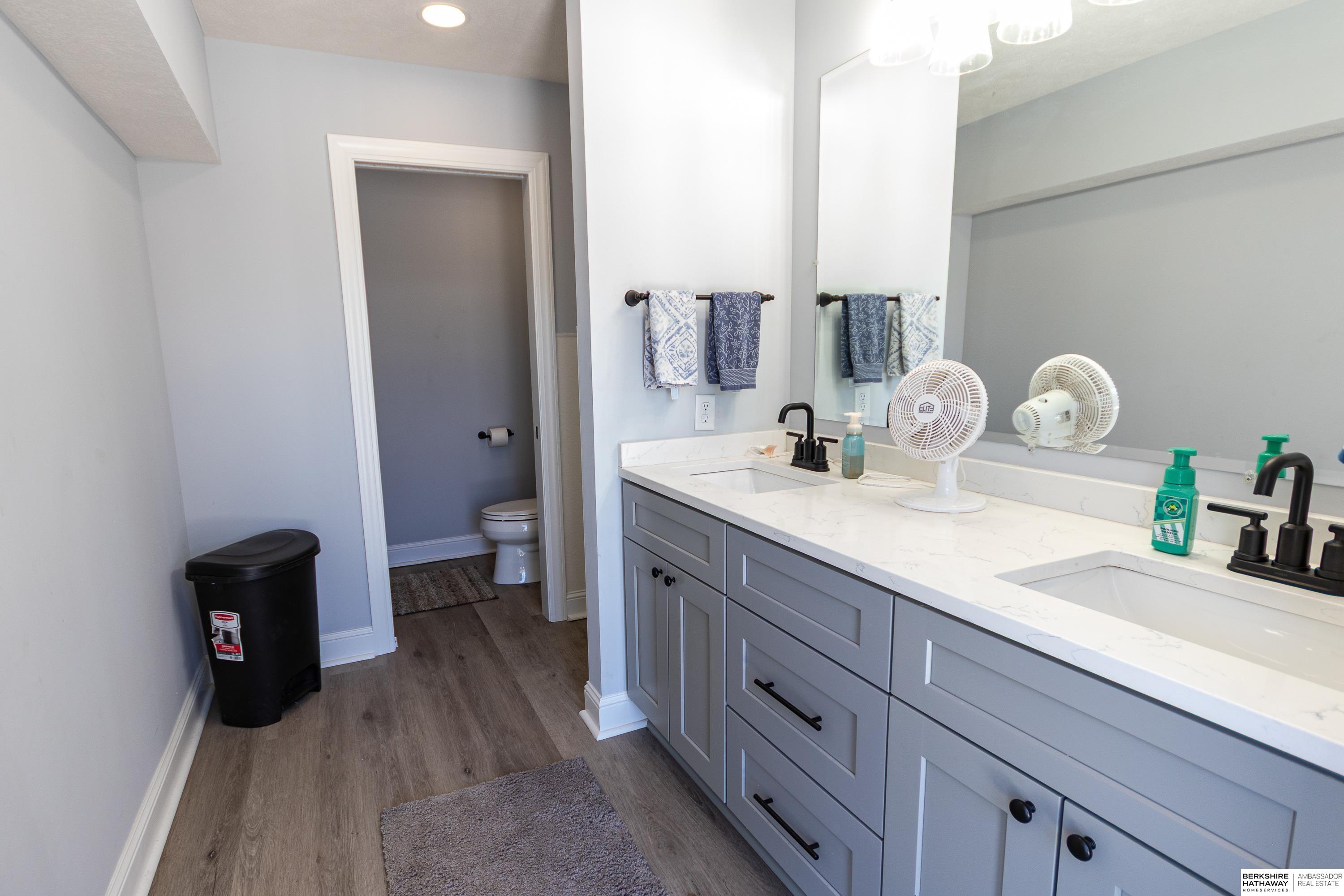 Omaha, Nebraska 68134, United States, 4 Bedrooms Bedrooms, ,2 BathroomsBathrooms,Residential,Active,104392