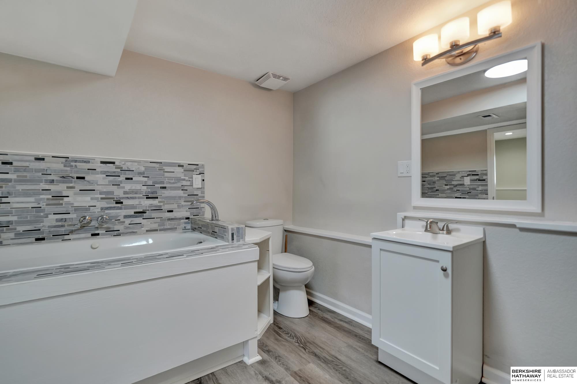 Lincoln, Nebraska 68522, United States, 3 Bedrooms Bedrooms, ,2 BathroomsBathrooms,Residential,Pending,87349