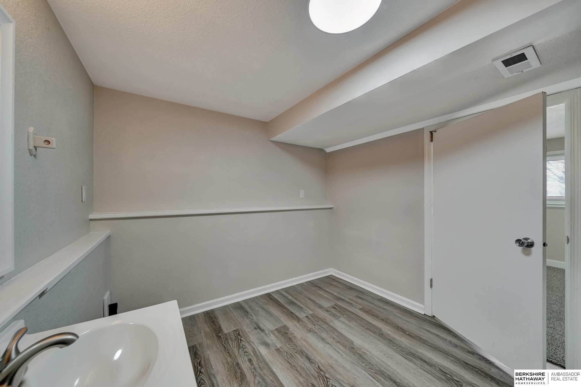 Lincoln, Nebraska 68522, United States, 3 Bedrooms Bedrooms, ,2 BathroomsBathrooms,Residential,Pending,87349