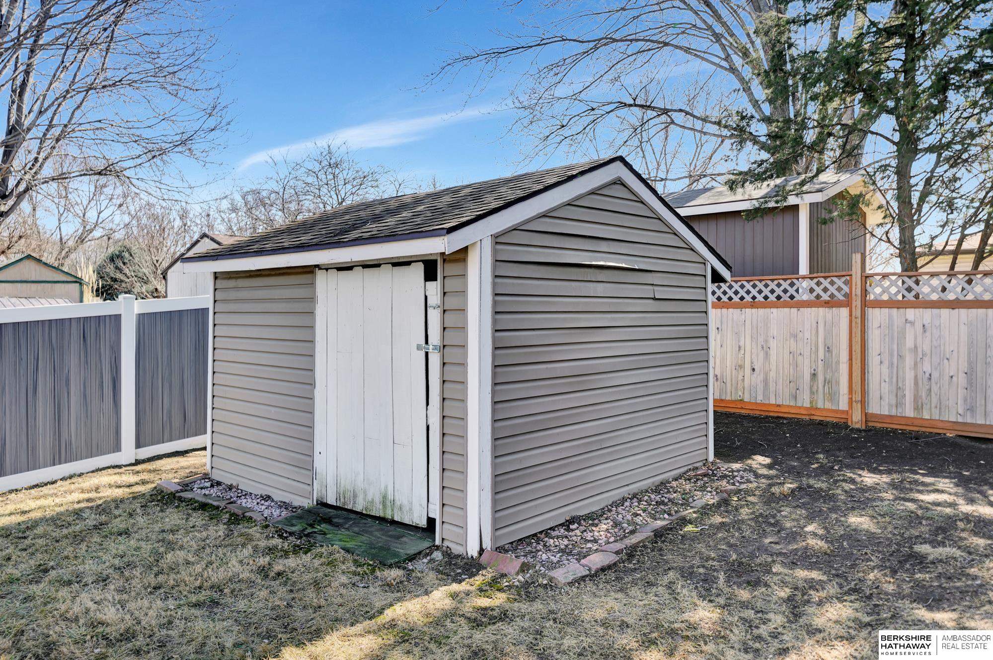 Lincoln, Nebraska 68522, United States, 3 Bedrooms Bedrooms, ,2 BathroomsBathrooms,Residential,Pending,87349