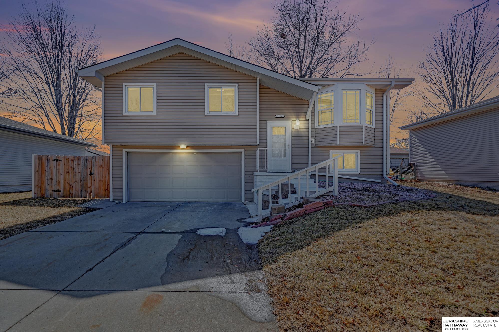 Lincoln, Nebraska 68522, United States, 3 Bedrooms Bedrooms, ,2 BathroomsBathrooms,Residential,Pending,87349