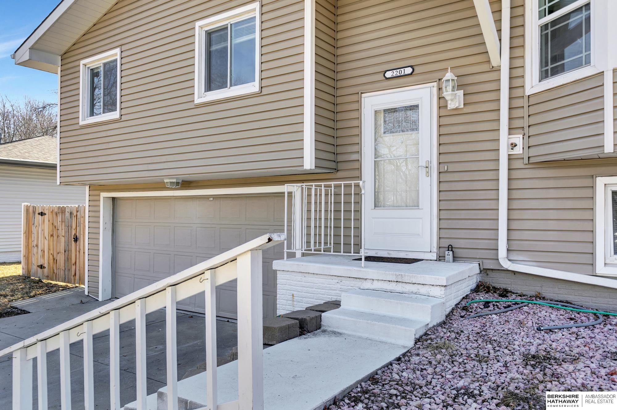 Lincoln, Nebraska 68522, United States, 3 Bedrooms Bedrooms, ,2 BathroomsBathrooms,Residential,Pending,87349