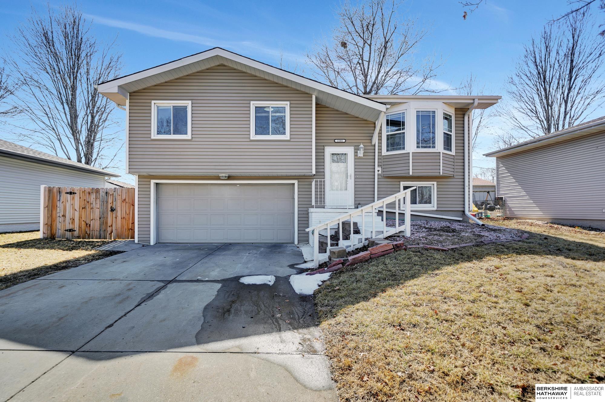 Lincoln, Nebraska 68522, United States, 3 Bedrooms Bedrooms, ,2 BathroomsBathrooms,Residential,Pending,87349