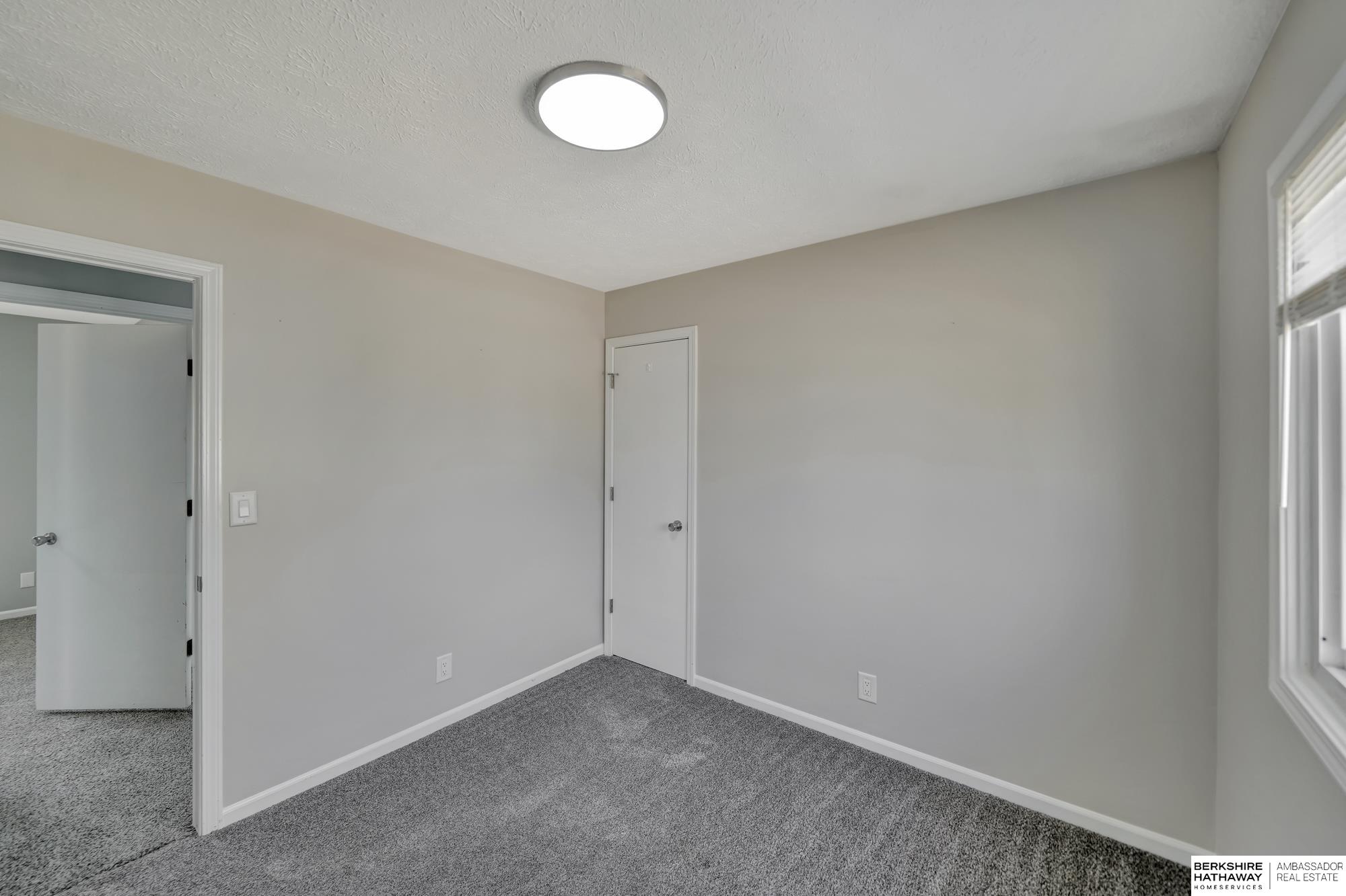 Lincoln, Nebraska 68522, United States, 3 Bedrooms Bedrooms, ,2 BathroomsBathrooms,Residential,Pending,87349