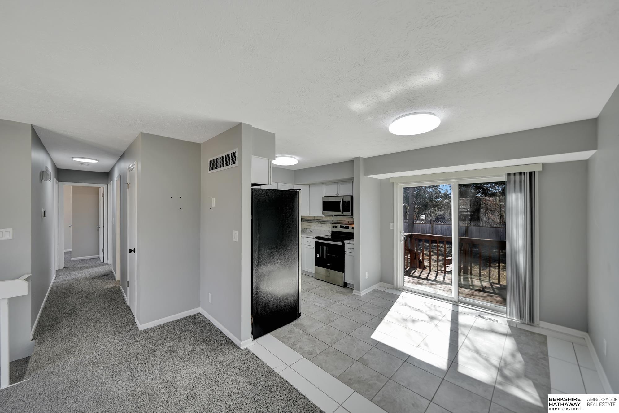 Lincoln, Nebraska 68522, United States, 3 Bedrooms Bedrooms, ,2 BathroomsBathrooms,Residential,Pending,87349