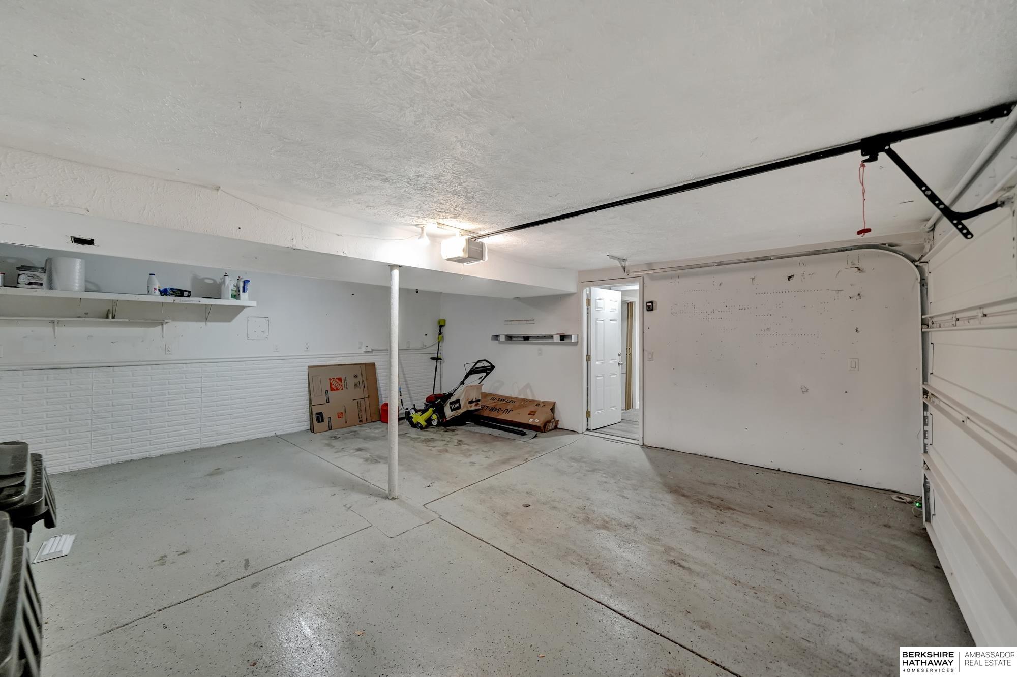 Lincoln, Nebraska 68522, United States, 3 Bedrooms Bedrooms, ,2 BathroomsBathrooms,Residential,Pending,87349