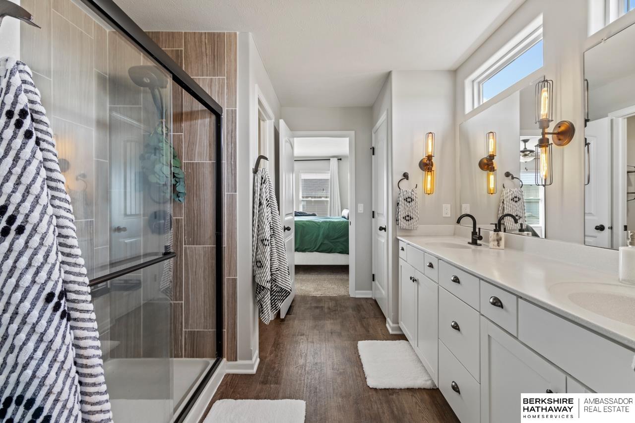 Bennington, Nebraska 68007, United States, 5 Bedrooms Bedrooms, ,4 BathroomsBathrooms,Residential,Active,106891