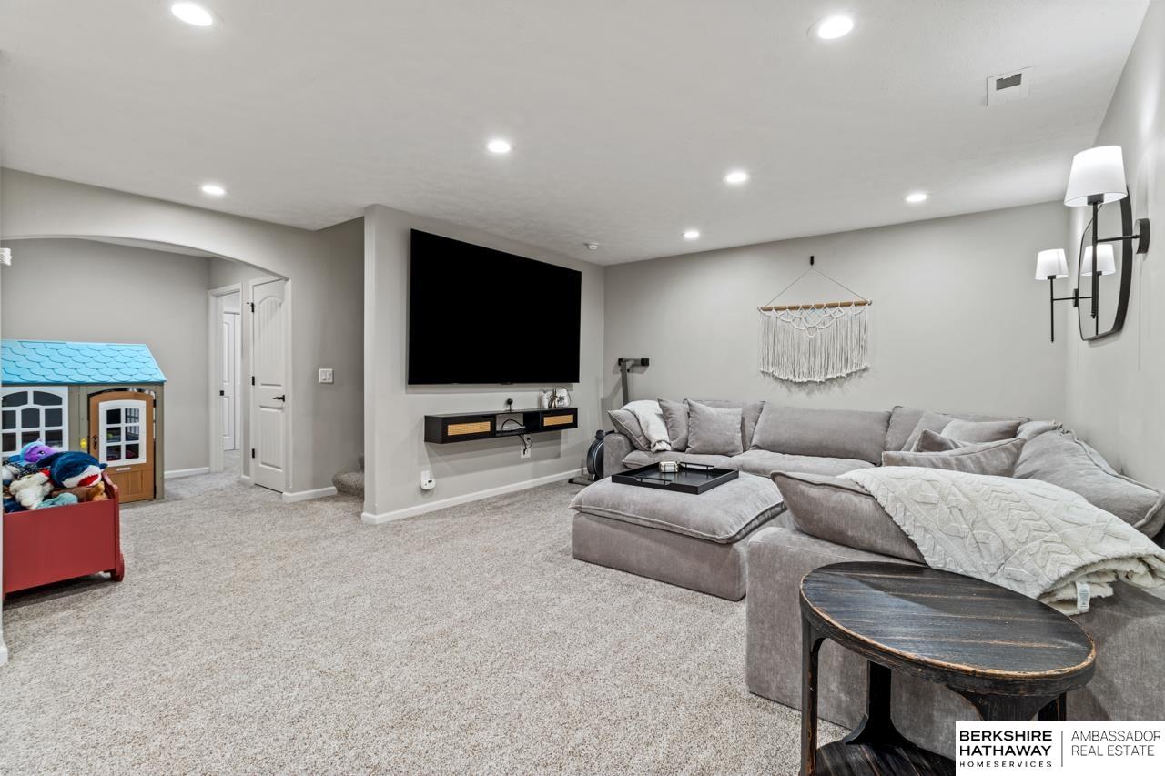 Bennington, Nebraska 68007, United States, 5 Bedrooms Bedrooms, ,4 BathroomsBathrooms,Residential,Active,106891