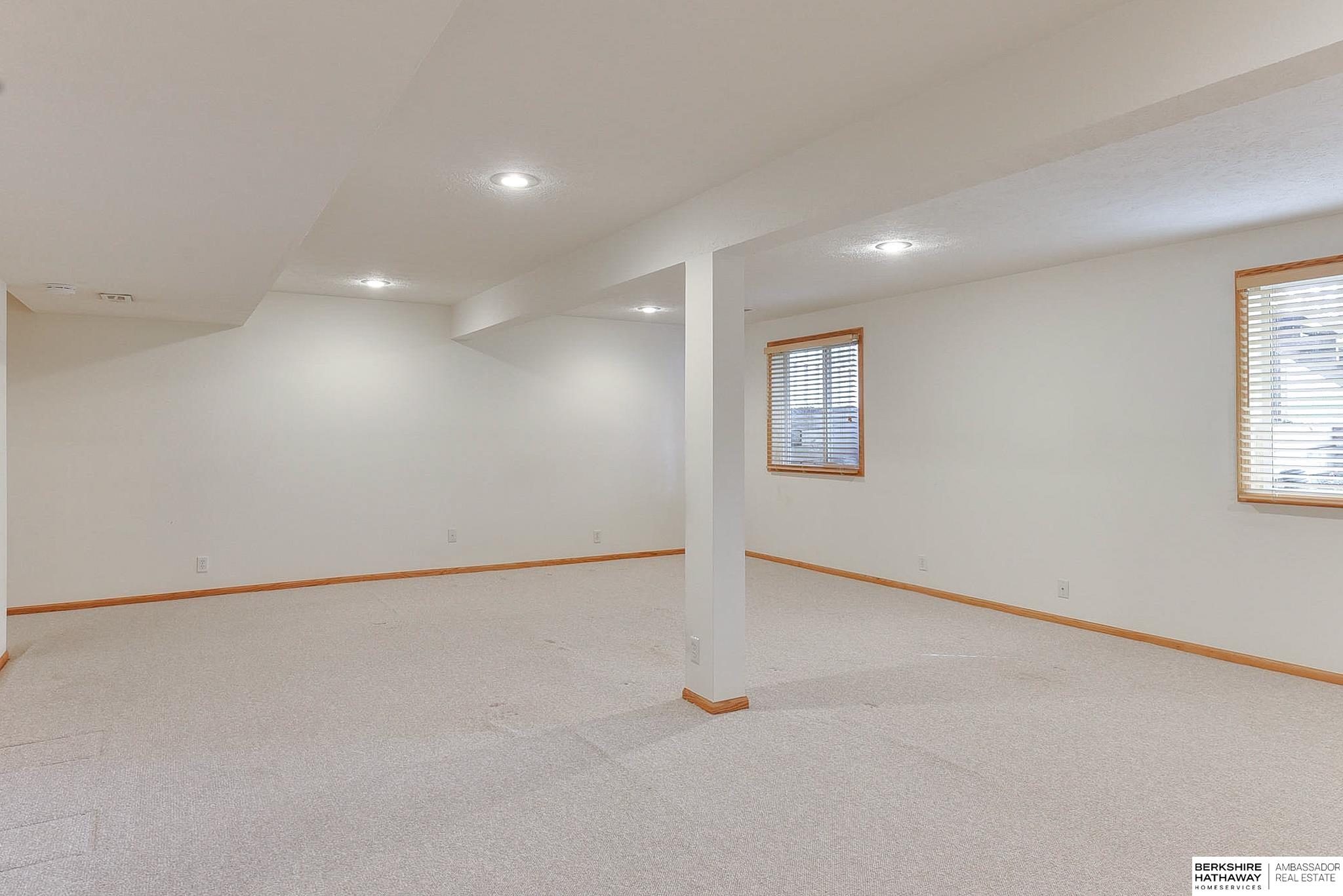 Omaha, Nebraska 68136, United States, 2 Bedrooms Bedrooms, ,3 BathroomsBathrooms,Residential,Pending,109925