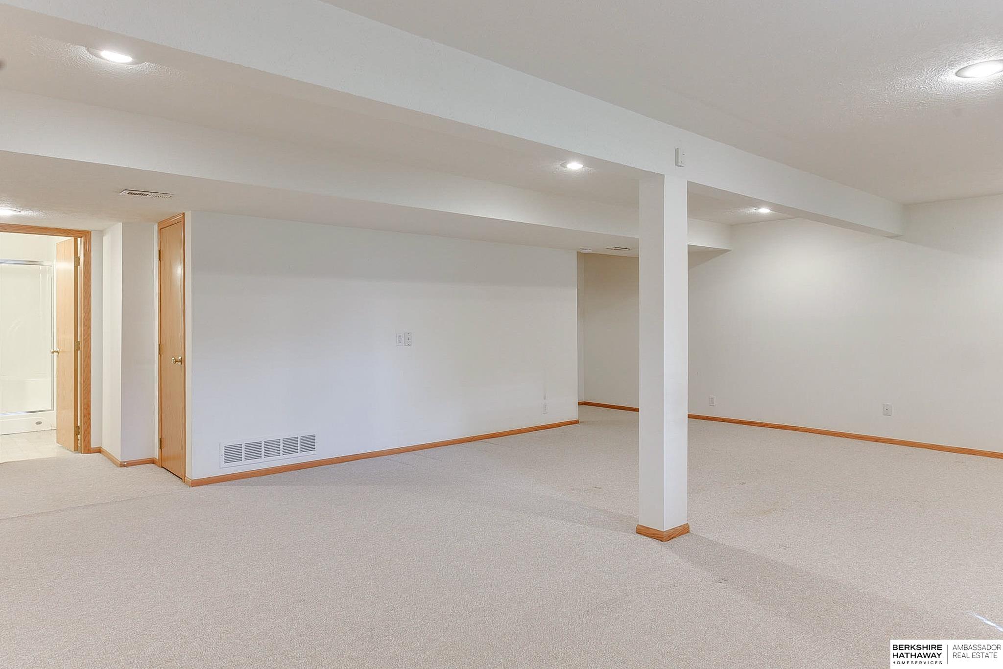 Omaha, Nebraska 68136, United States, 2 Bedrooms Bedrooms, ,3 BathroomsBathrooms,Residential,Pending,109925