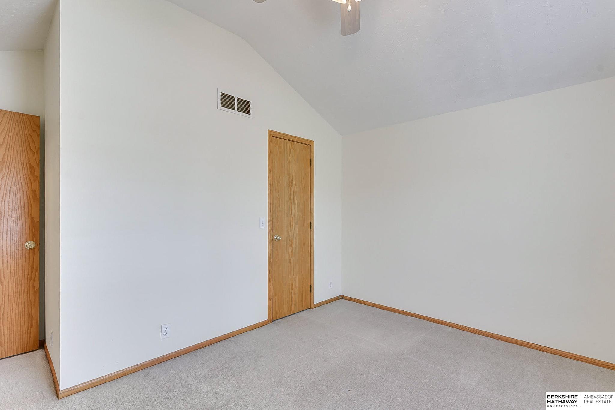 Omaha, Nebraska 68136, United States, 2 Bedrooms Bedrooms, ,3 BathroomsBathrooms,Residential,Pending,109925