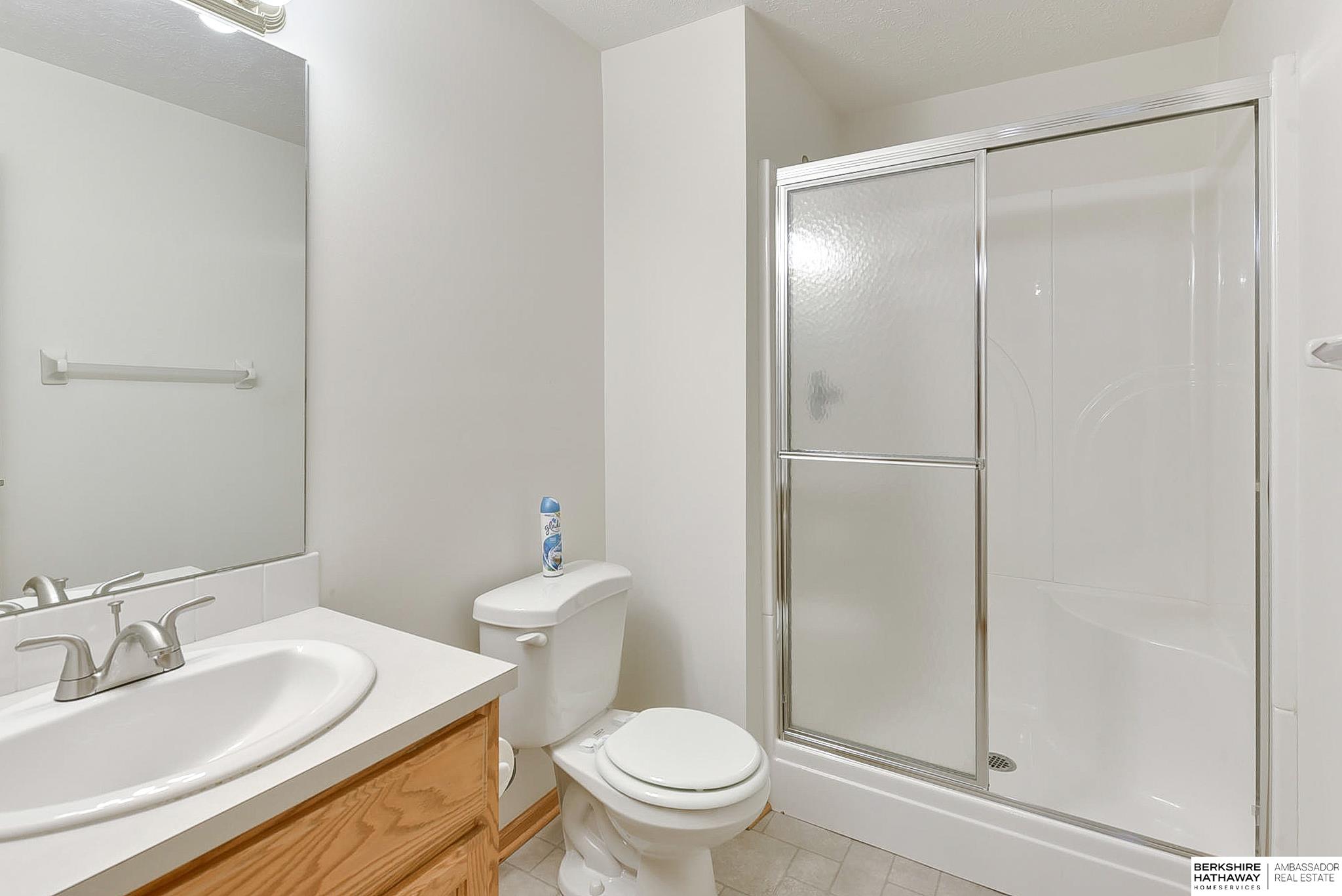 Omaha, Nebraska 68136, United States, 2 Bedrooms Bedrooms, ,3 BathroomsBathrooms,Residential,Pending,109925