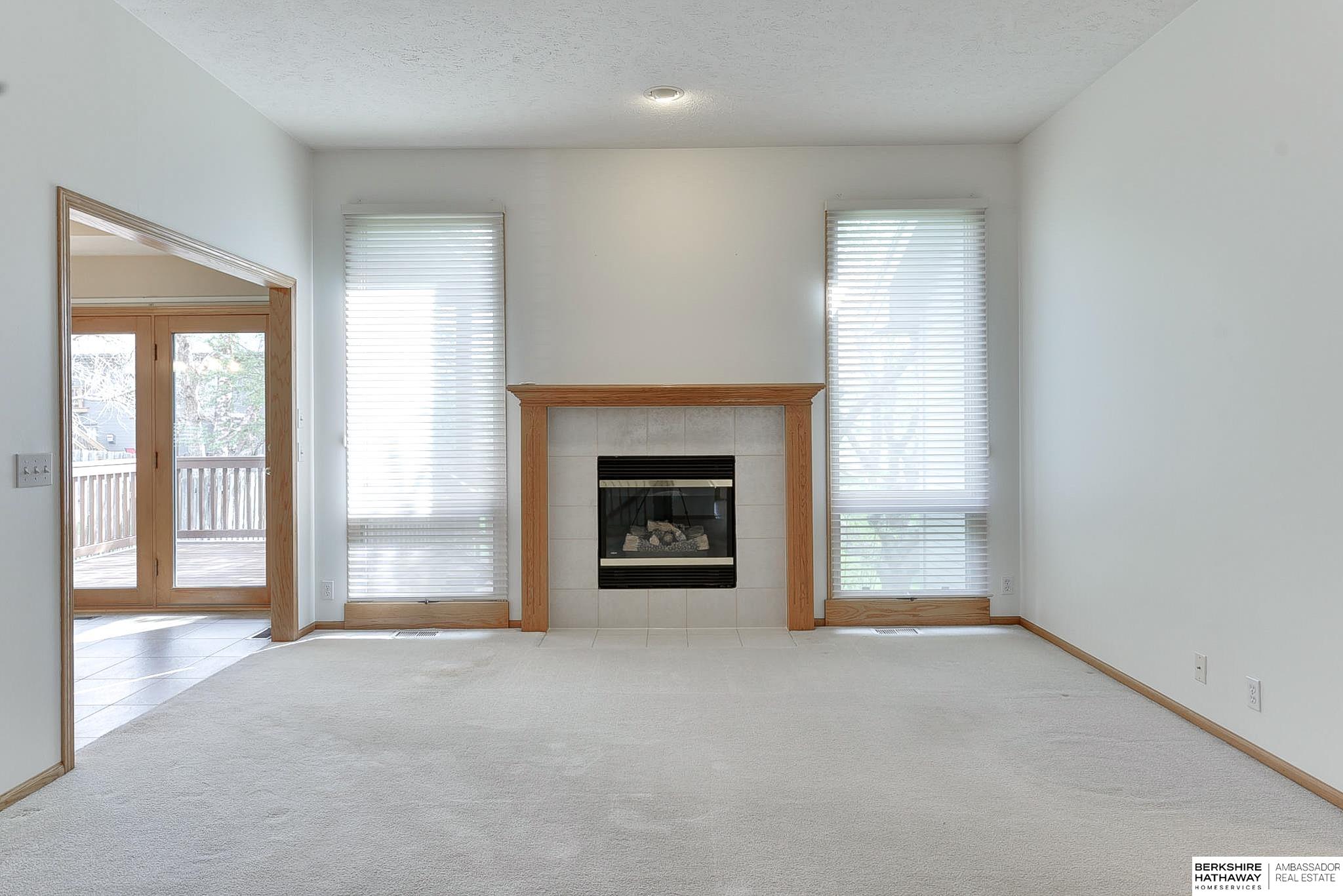 Omaha, Nebraska 68136, United States, 2 Bedrooms Bedrooms, ,3 BathroomsBathrooms,Residential,Pending,109925