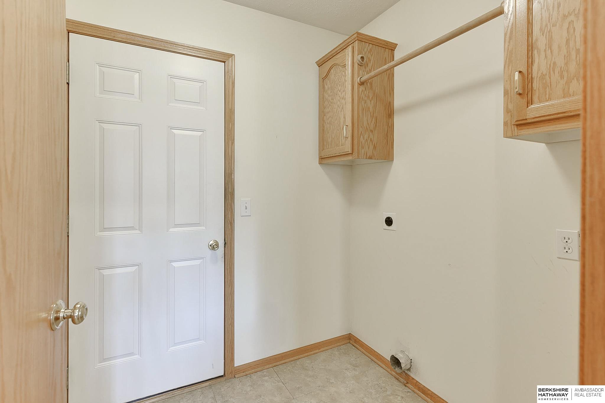 Omaha, Nebraska 68136, United States, 2 Bedrooms Bedrooms, ,3 BathroomsBathrooms,Residential,Pending,109925