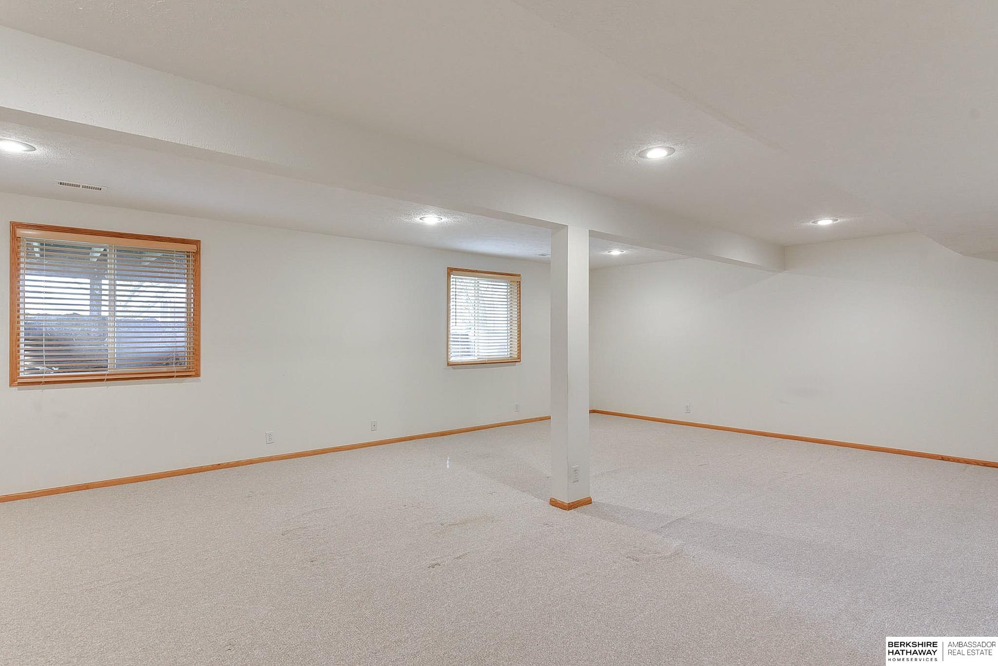 Omaha, Nebraska 68136, United States, 2 Bedrooms Bedrooms, ,3 BathroomsBathrooms,Residential,Pending,109925