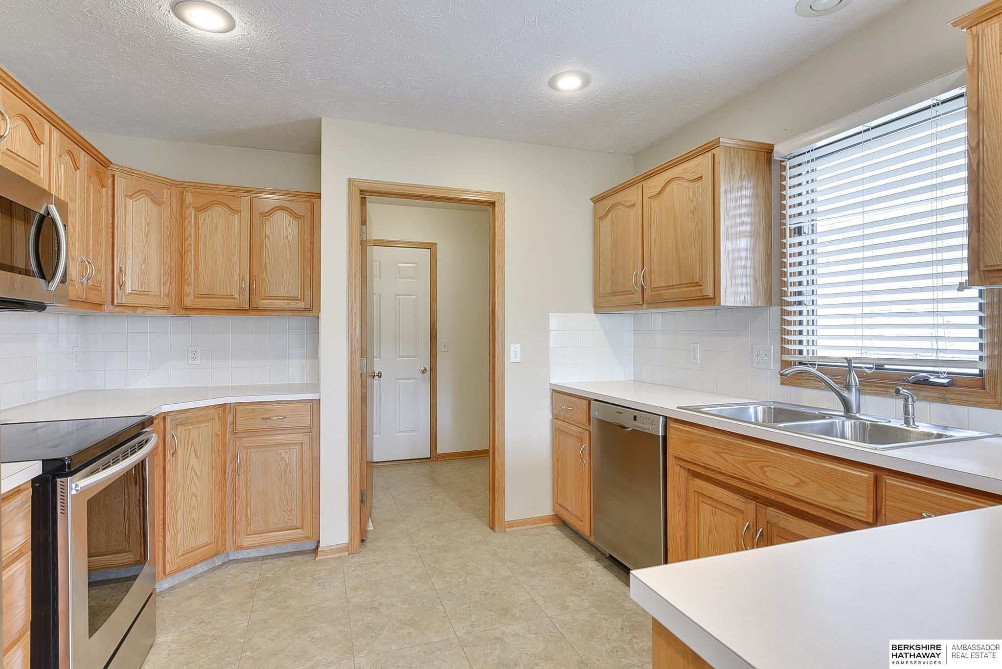 Omaha, Nebraska 68136, United States, 2 Bedrooms Bedrooms, ,3 BathroomsBathrooms,Residential,Pending,109925