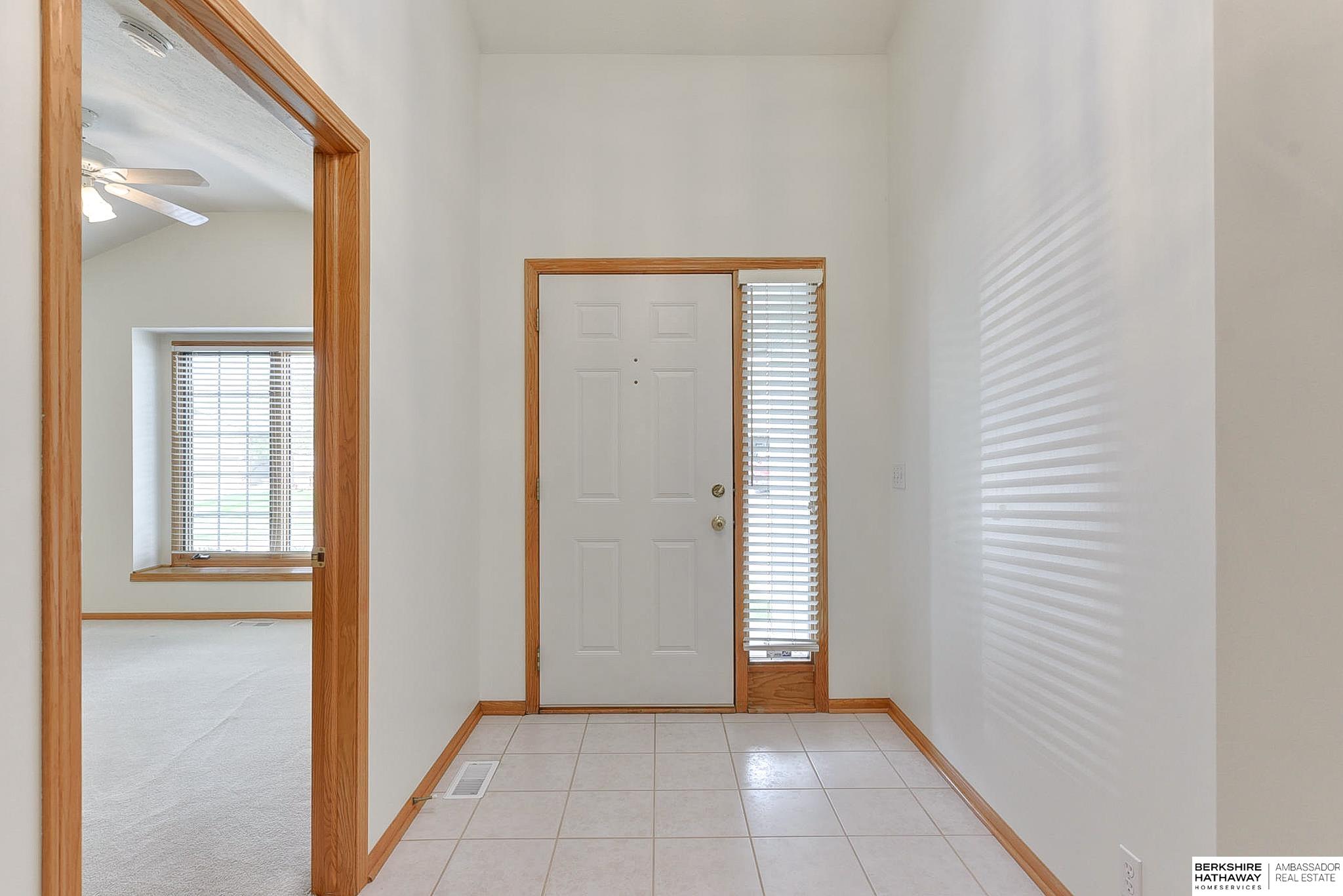 Omaha, Nebraska 68136, United States, 2 Bedrooms Bedrooms, ,3 BathroomsBathrooms,Residential,Pending,109925