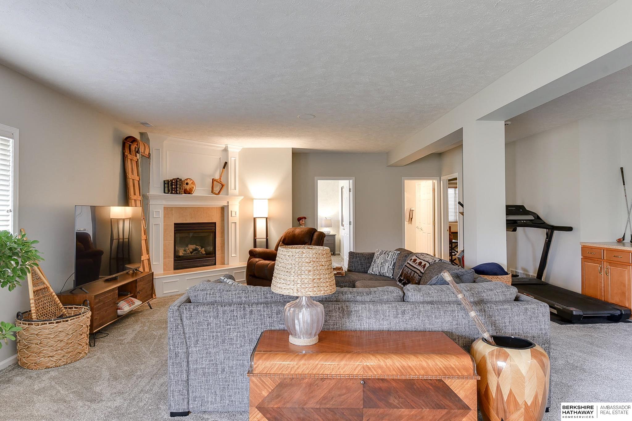 Omaha, Nebraska 68142, United States, 3 Bedrooms Bedrooms, ,3 BathroomsBathrooms,Residential,Pending,23344