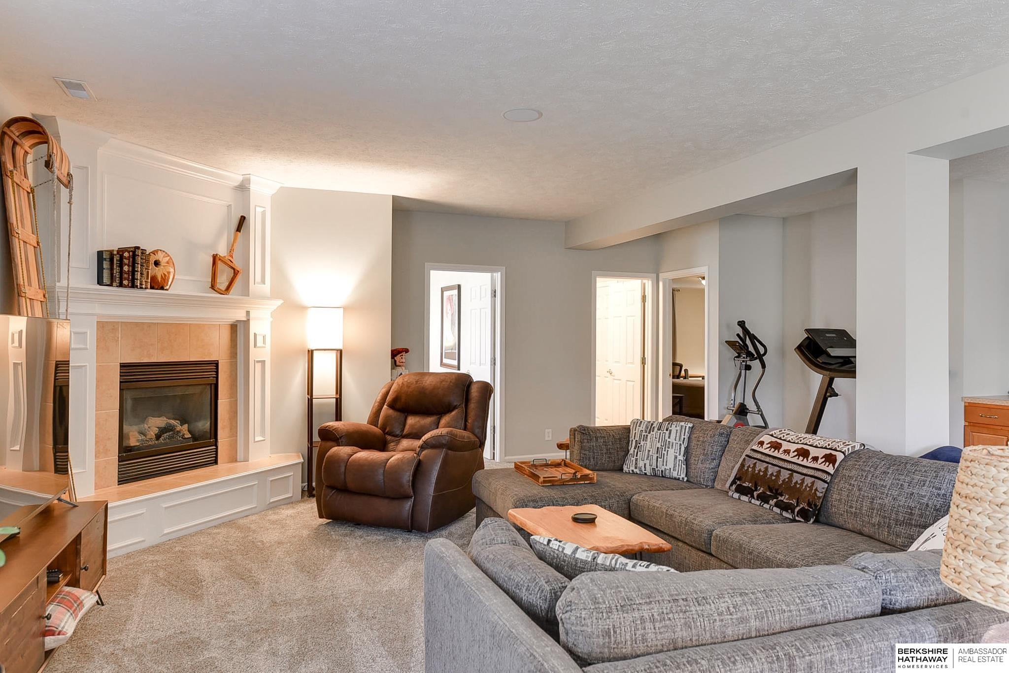 Omaha, Nebraska 68142, United States, 3 Bedrooms Bedrooms, ,3 BathroomsBathrooms,Residential,Pending,23344