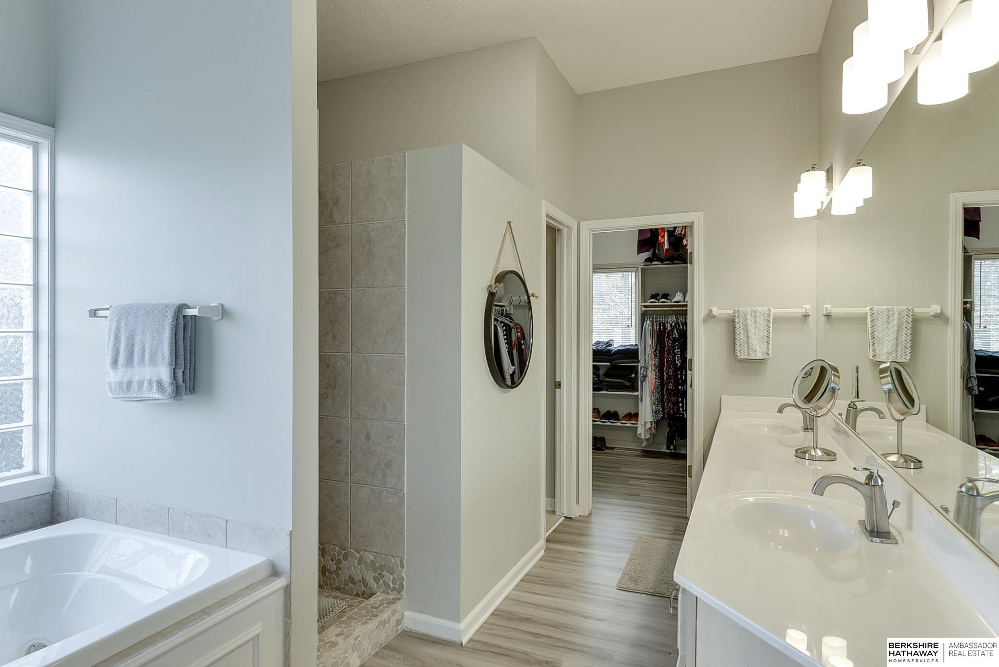 Omaha, Nebraska 68142, United States, 3 Bedrooms Bedrooms, ,3 BathroomsBathrooms,Residential,Pending,23344