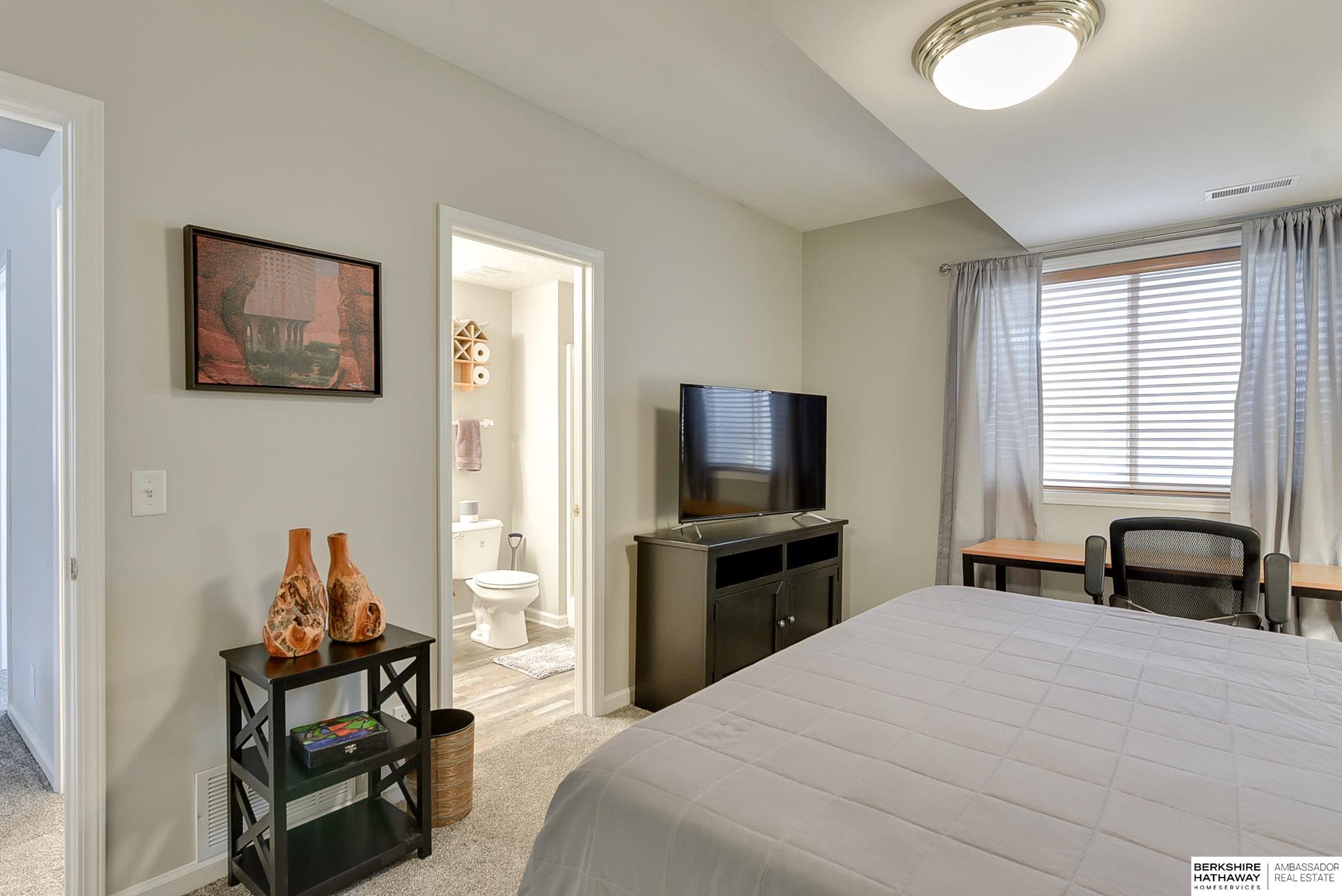 Omaha, Nebraska 68142, United States, 3 Bedrooms Bedrooms, ,3 BathroomsBathrooms,Residential,Pending,23344