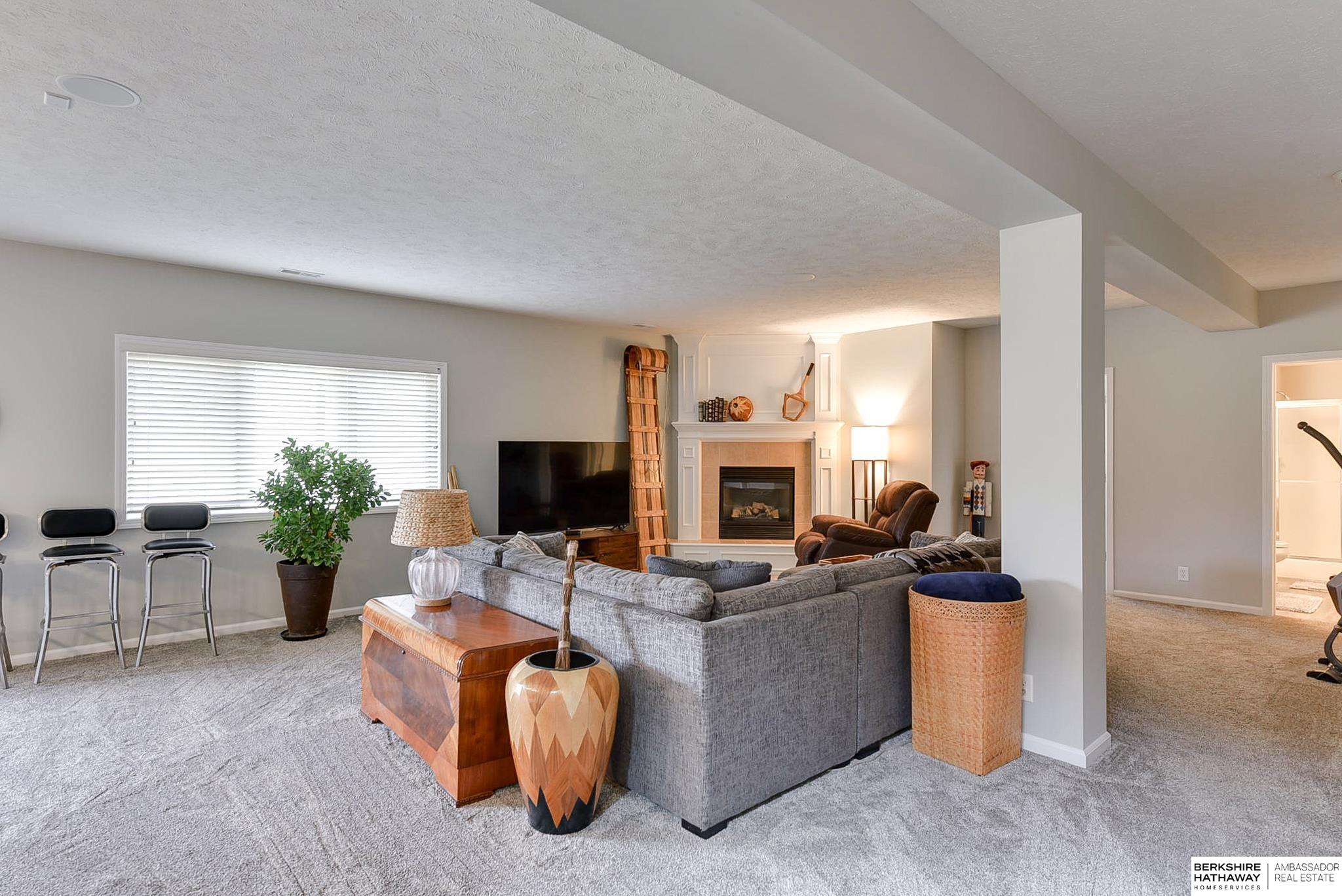 Omaha, Nebraska 68142, United States, 3 Bedrooms Bedrooms, ,3 BathroomsBathrooms,Residential,Pending,23344