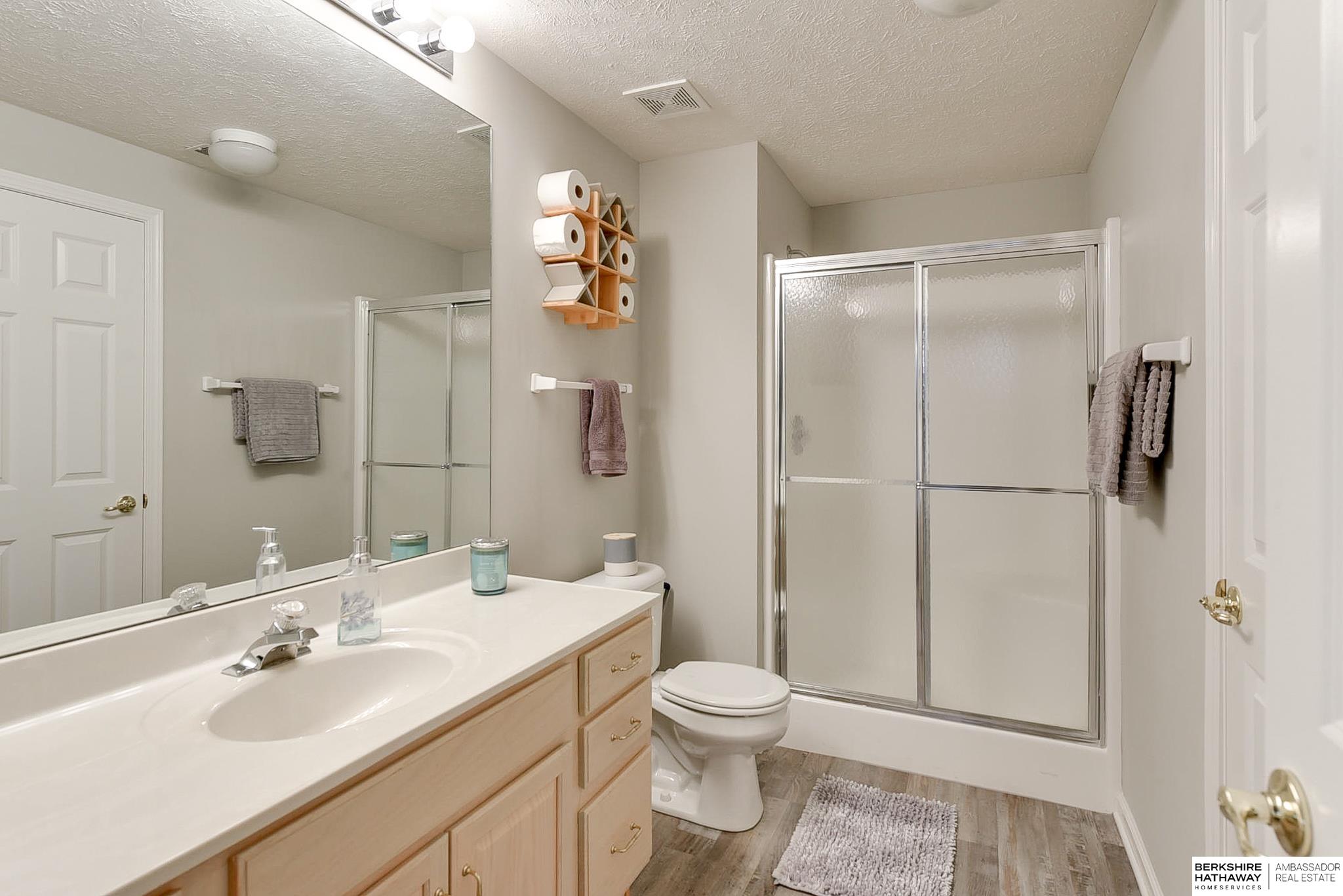 Omaha, Nebraska 68142, United States, 3 Bedrooms Bedrooms, ,3 BathroomsBathrooms,Residential,Pending,23344