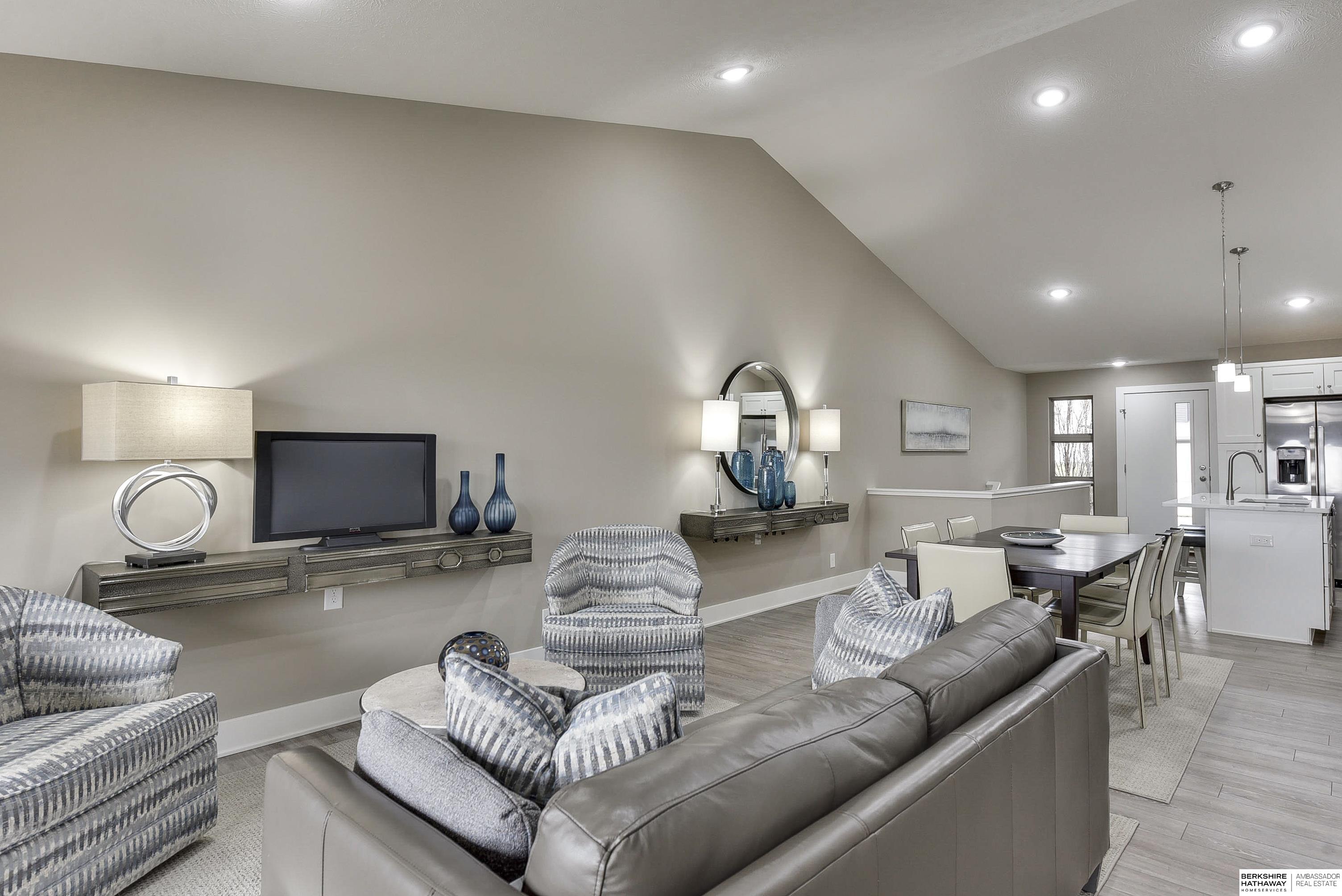 Omaha, Nebraska 68118, United States, 2 Bedrooms Bedrooms, ,2 BathroomsBathrooms,Residential,Active,107289